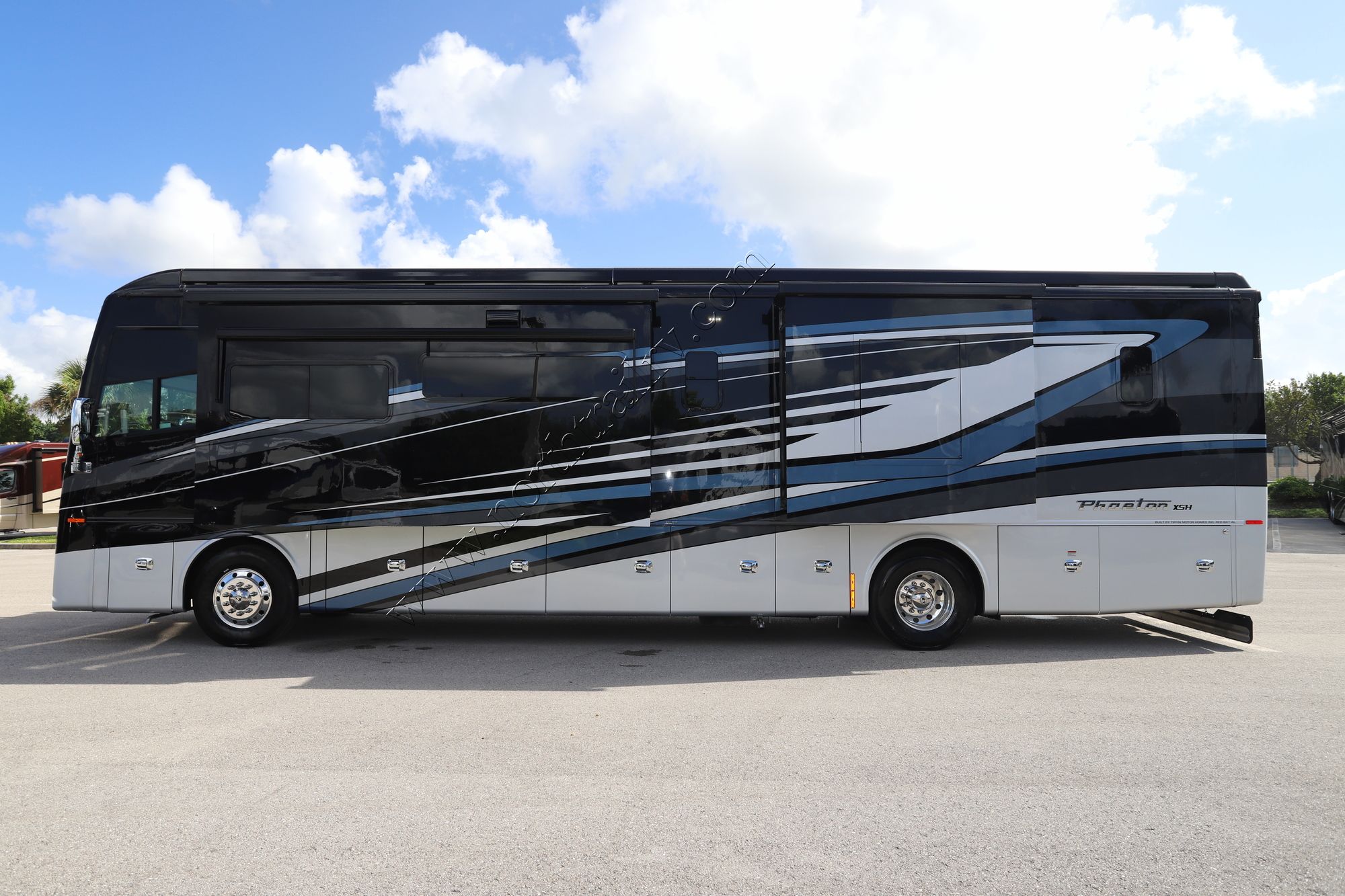 New 2022 Tiffin Motor Homes Phaeton 40IH Class A  For Sale