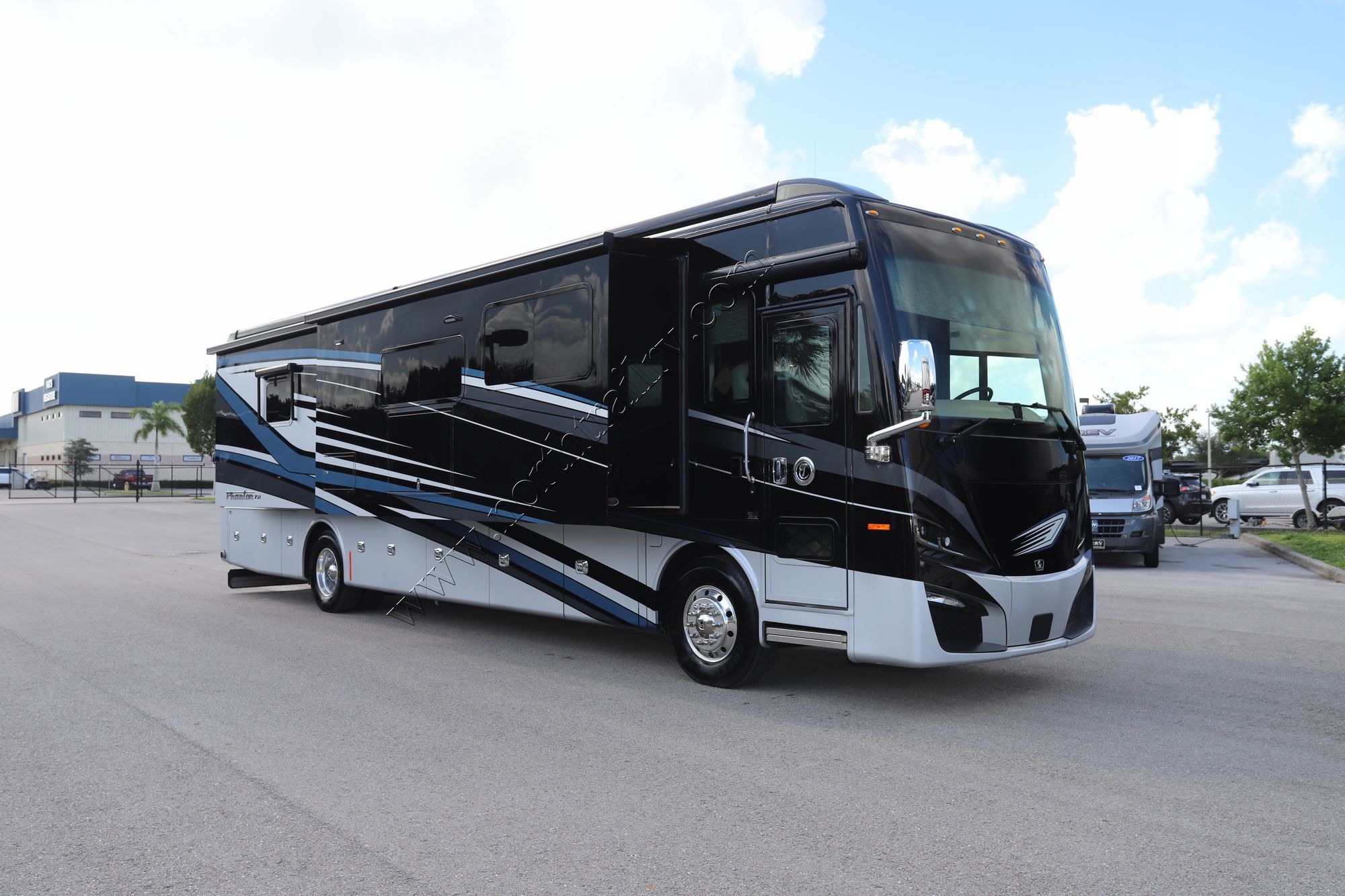 New 2022 Tiffin Motor Homes Phaeton 40IH Class A  For Sale