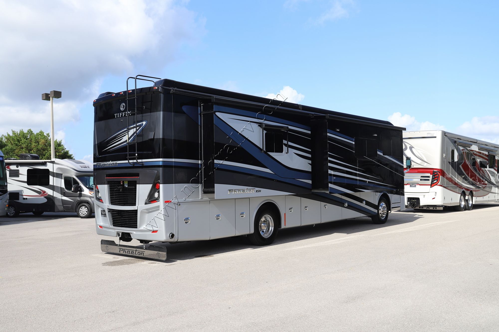 New 2022 Tiffin Motor Homes Phaeton 40IH Class A  For Sale