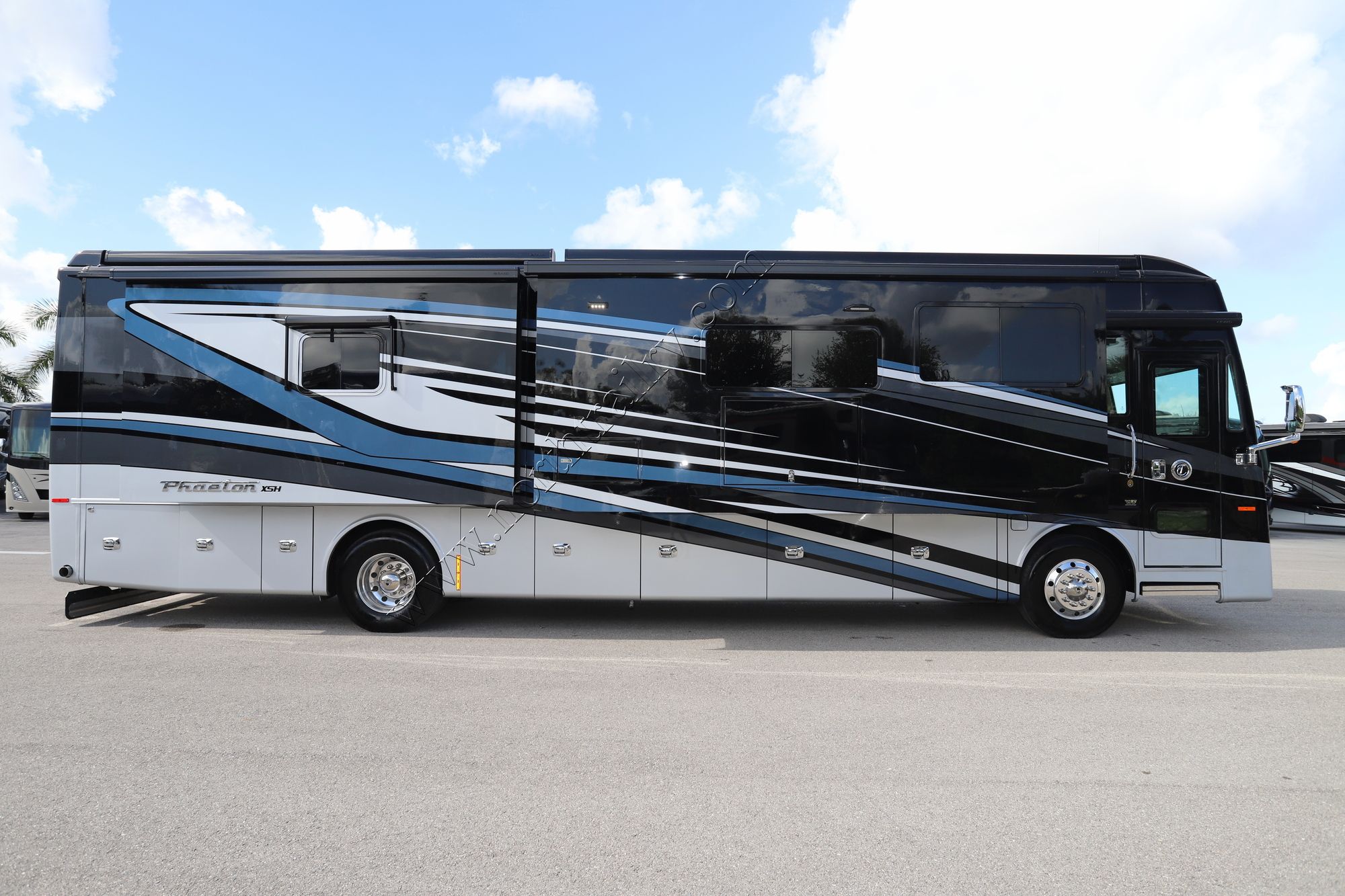 New 2022 Tiffin Motor Homes Phaeton 40IH Class A  For Sale