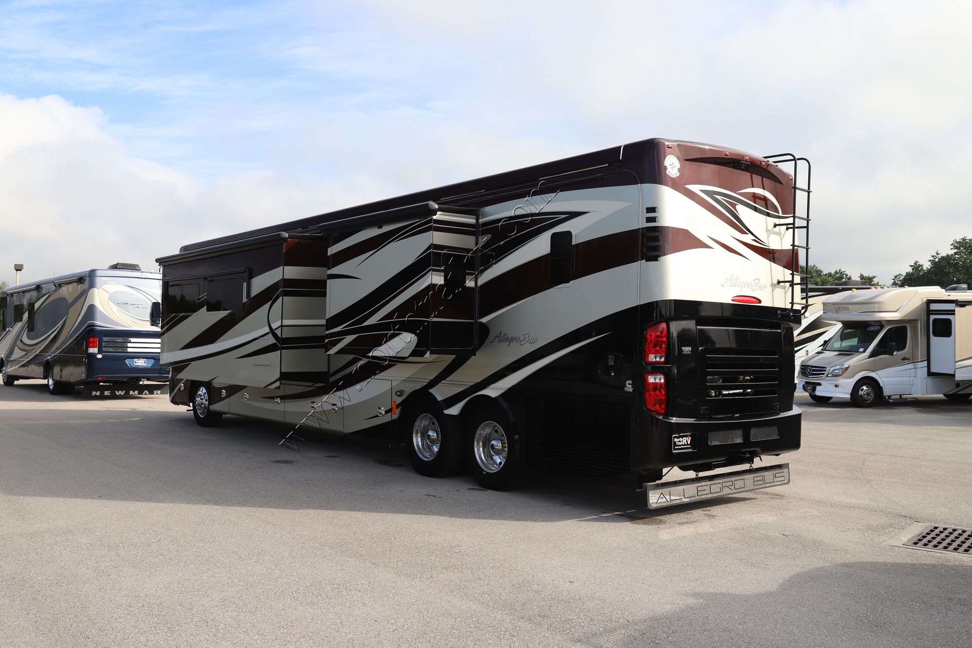 Used 2012 Tiffin Motor Homes Allegro Bus 43QGP Class A  For Sale