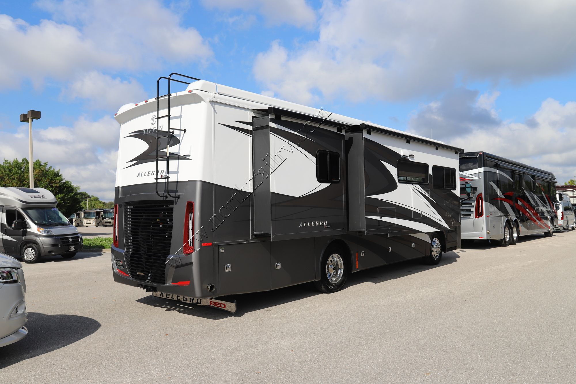 New 2022 Tiffin Motor Homes Allegro Red 33AA Class A  For Sale