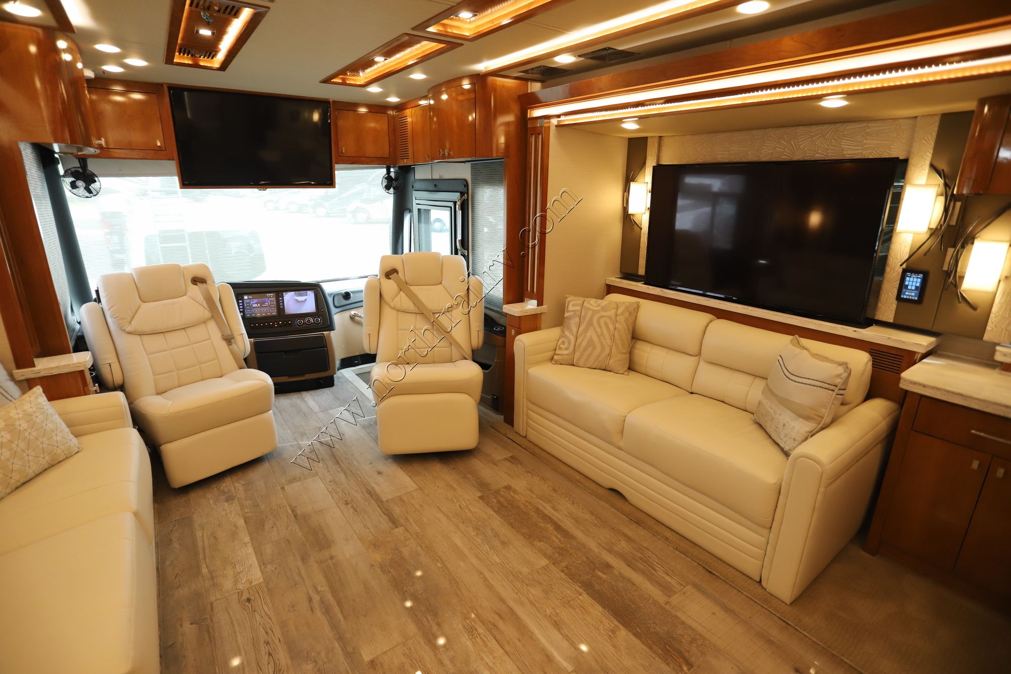 Used 2020 Tiffin Motor Homes Zephyr 45PZ Class A  For Sale