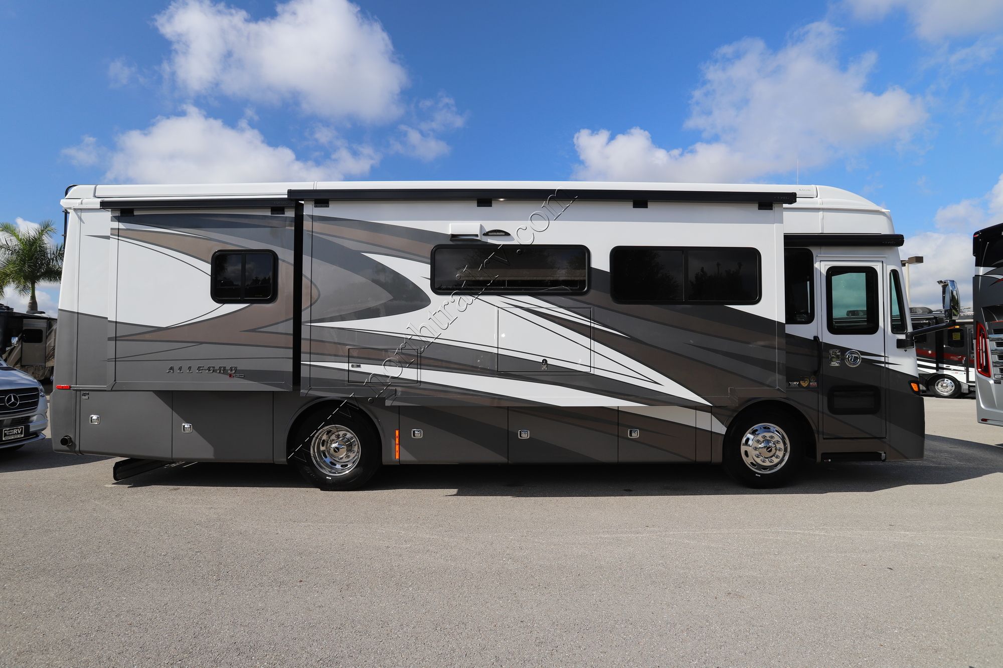 New 2022 Tiffin Motor Homes Allegro Red 33AA Class A  For Sale