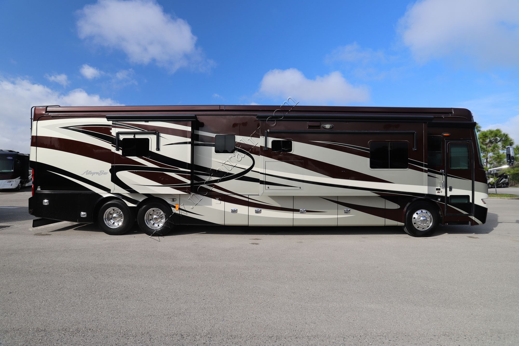 Used 2012 Tiffin Motor Homes Allegro Bus 43QGP Class A  For Sale