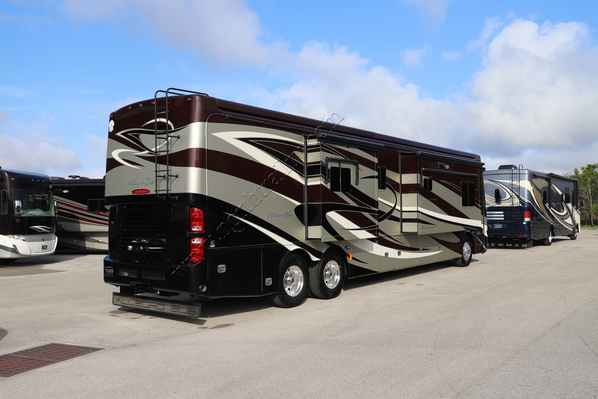 Used 2012 Tiffin Motor Homes Allegro Bus 43QGP Class A  For Sale