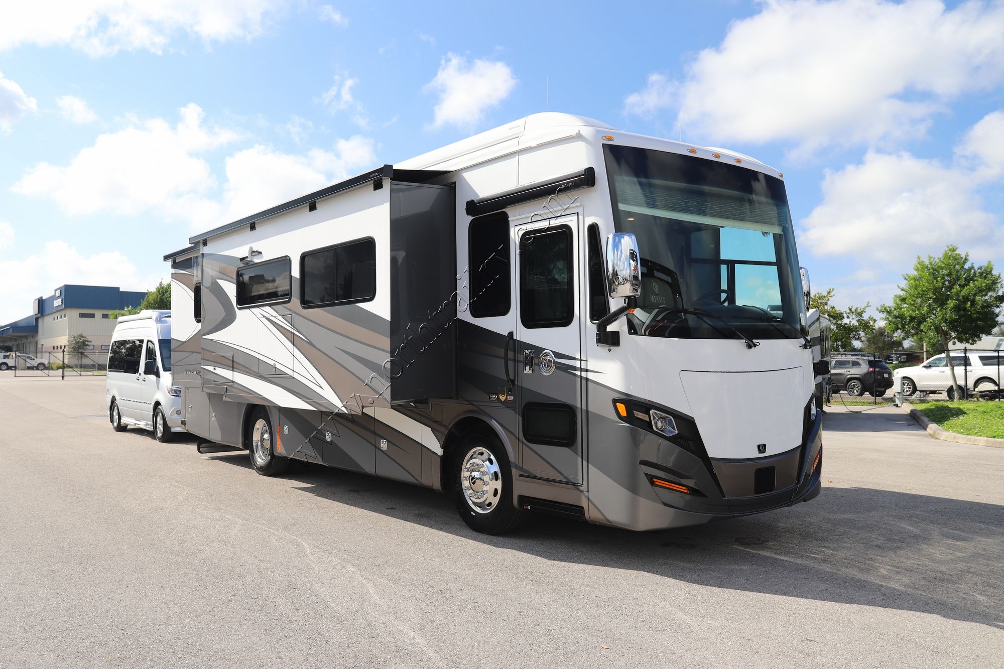 New 2022 Tiffin Motor Homes Allegro Red 33AA Class A  For Sale