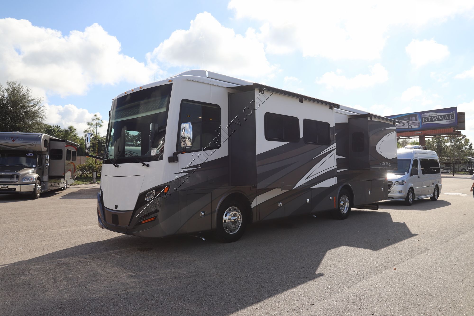 New 2022 Tiffin Motor Homes Allegro Red 33AA Class A  For Sale