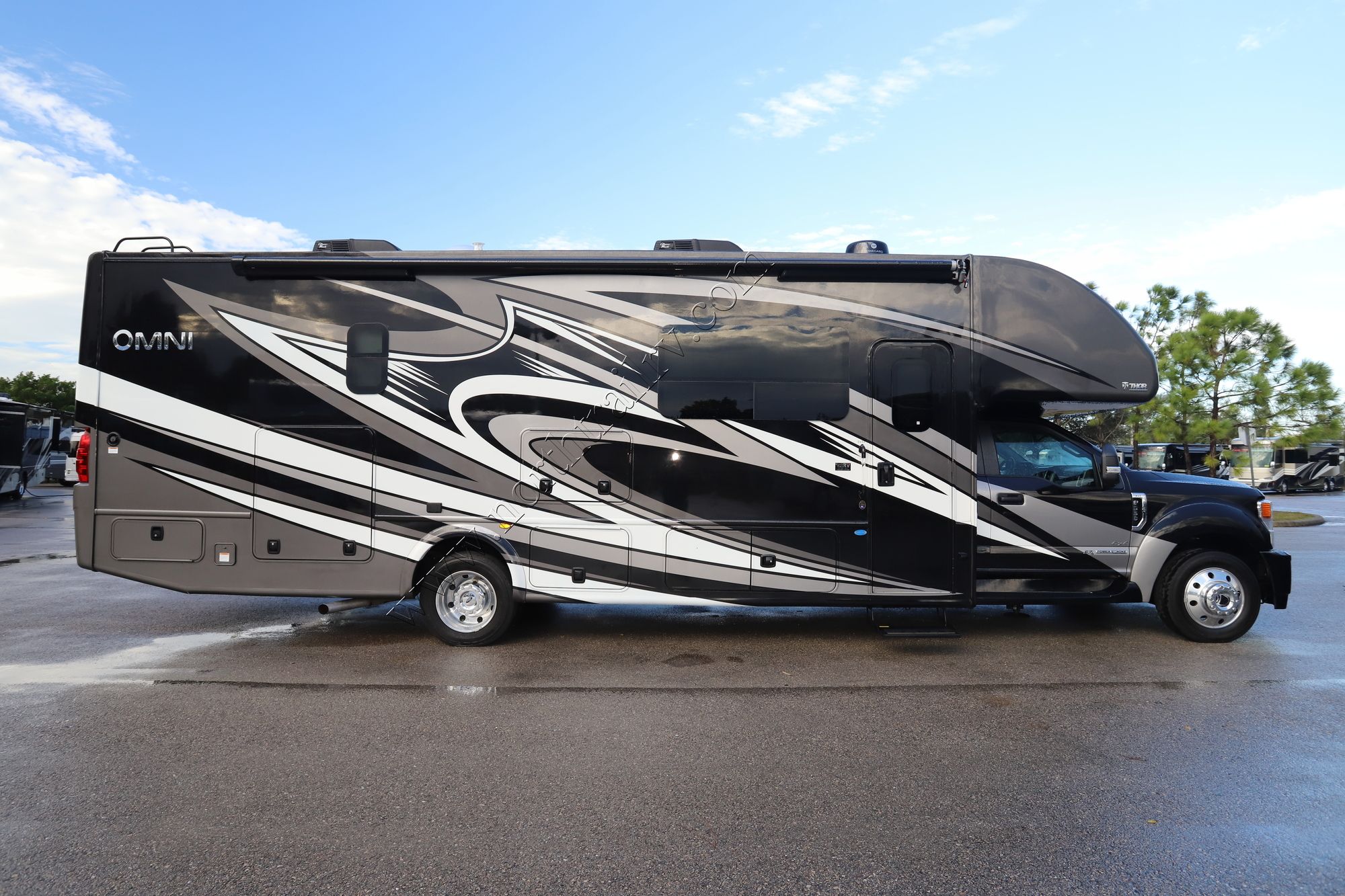 Used 2022 Thor Omni 34SV Class C  For Sale