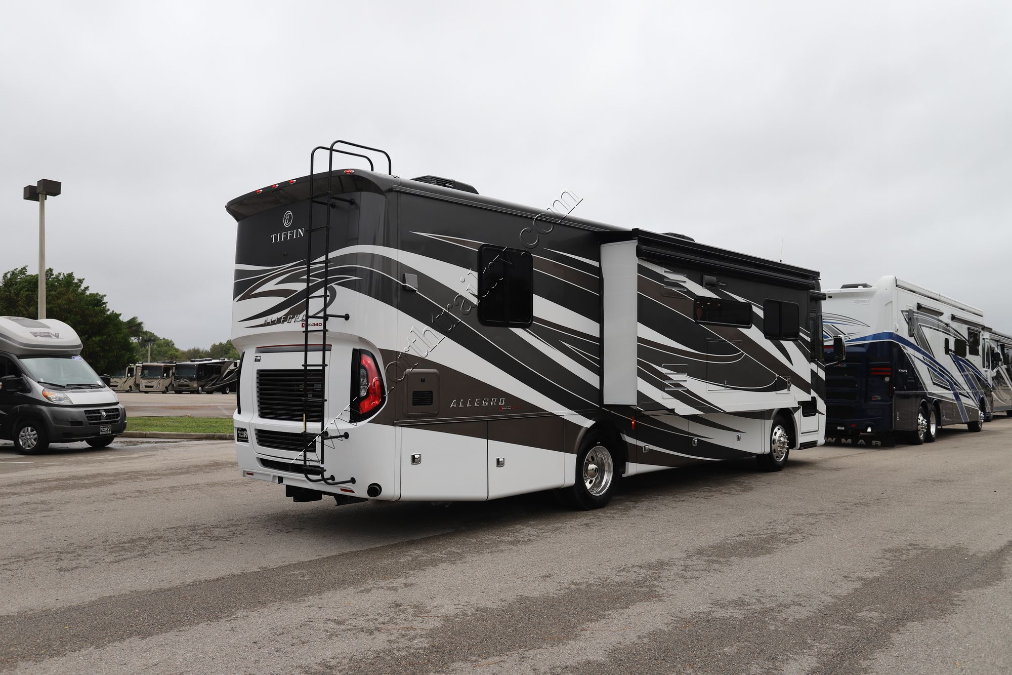 New 2022 Tiffin Motor Homes Allegro Red 33 AL Class A  For Sale