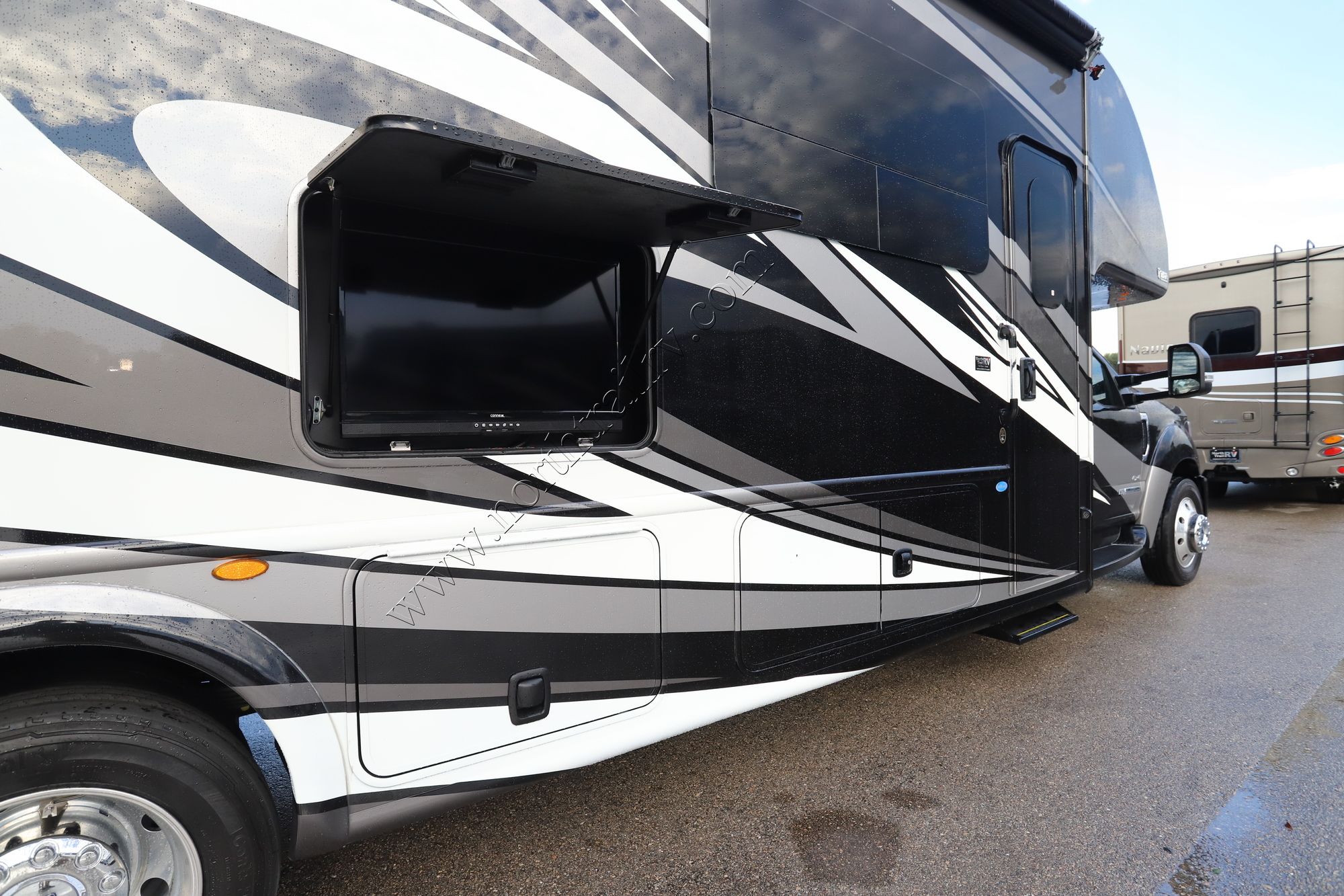 Used 2022 Thor Omni 34SV Class C  For Sale