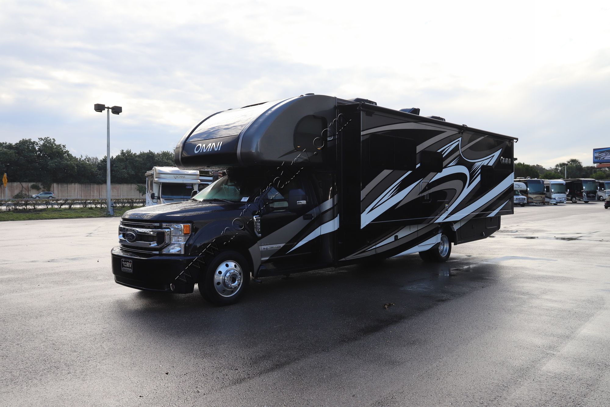 Used 2022 Thor Omni 34SV Class C  For Sale