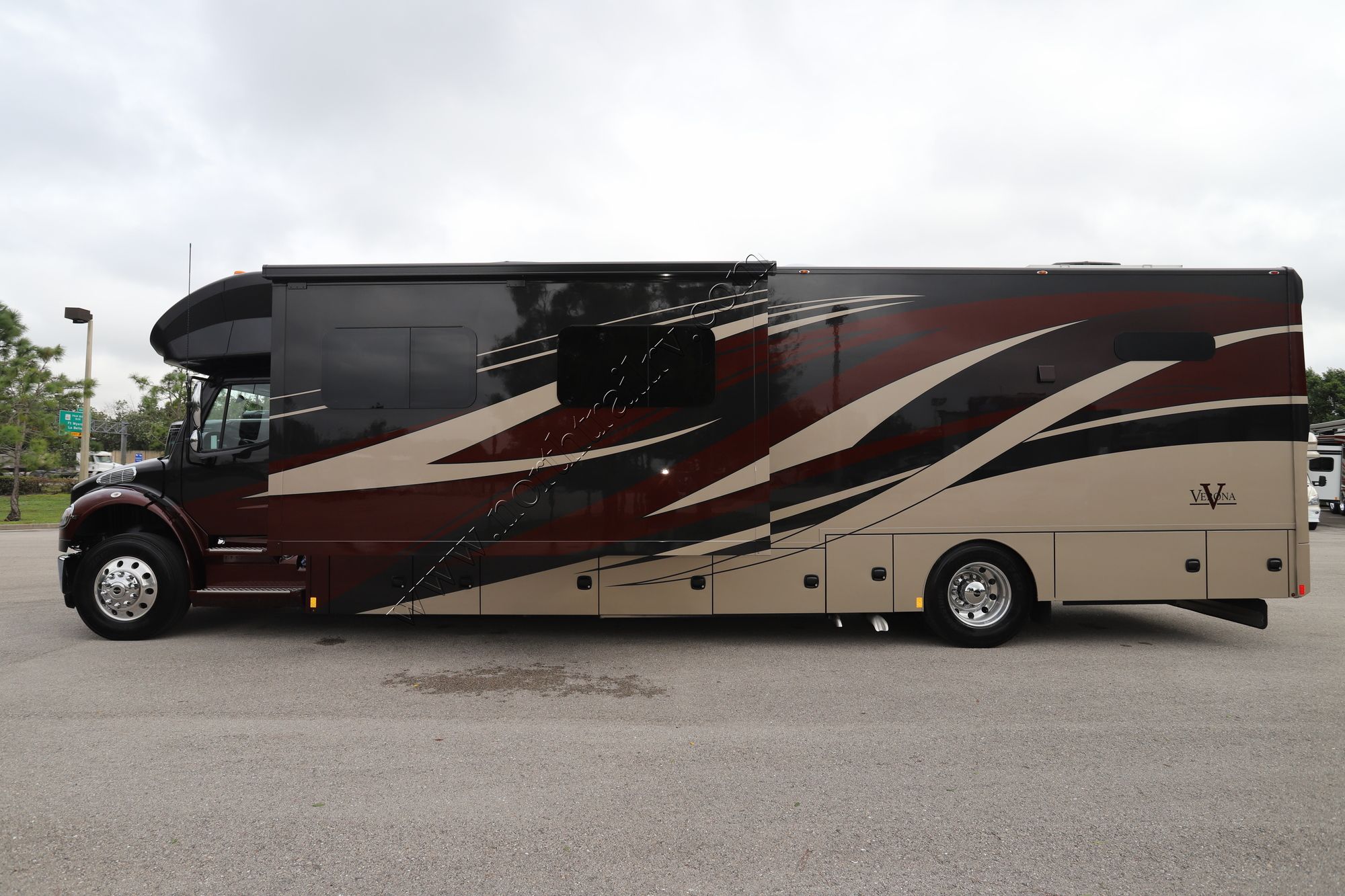 New 2022 Renegade Rv Verona 40VBH Super C  For Sale