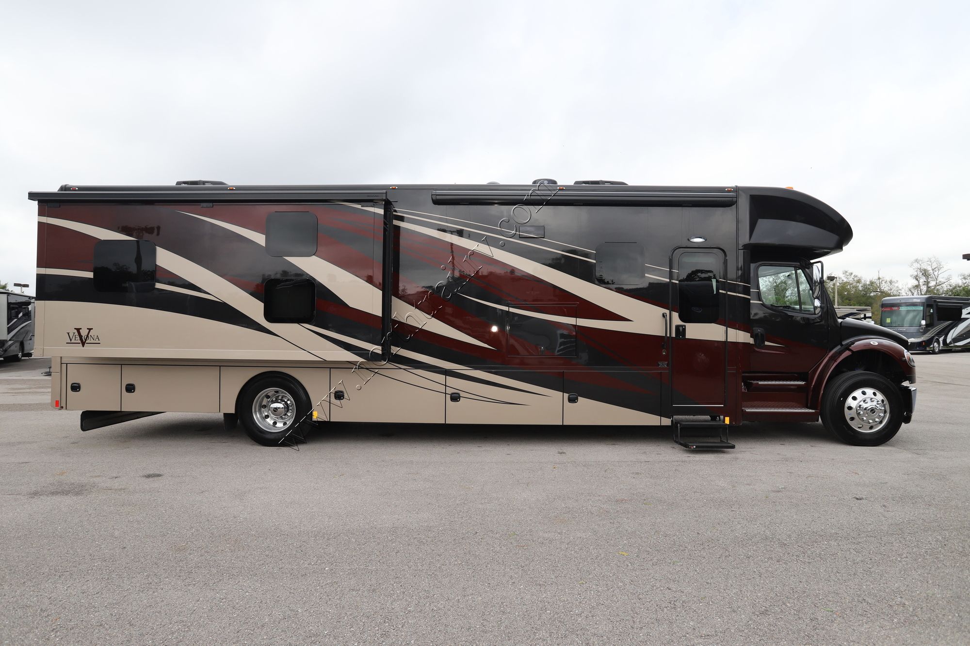 New 2022 Renegade Rv Verona 40VBH Super C  For Sale