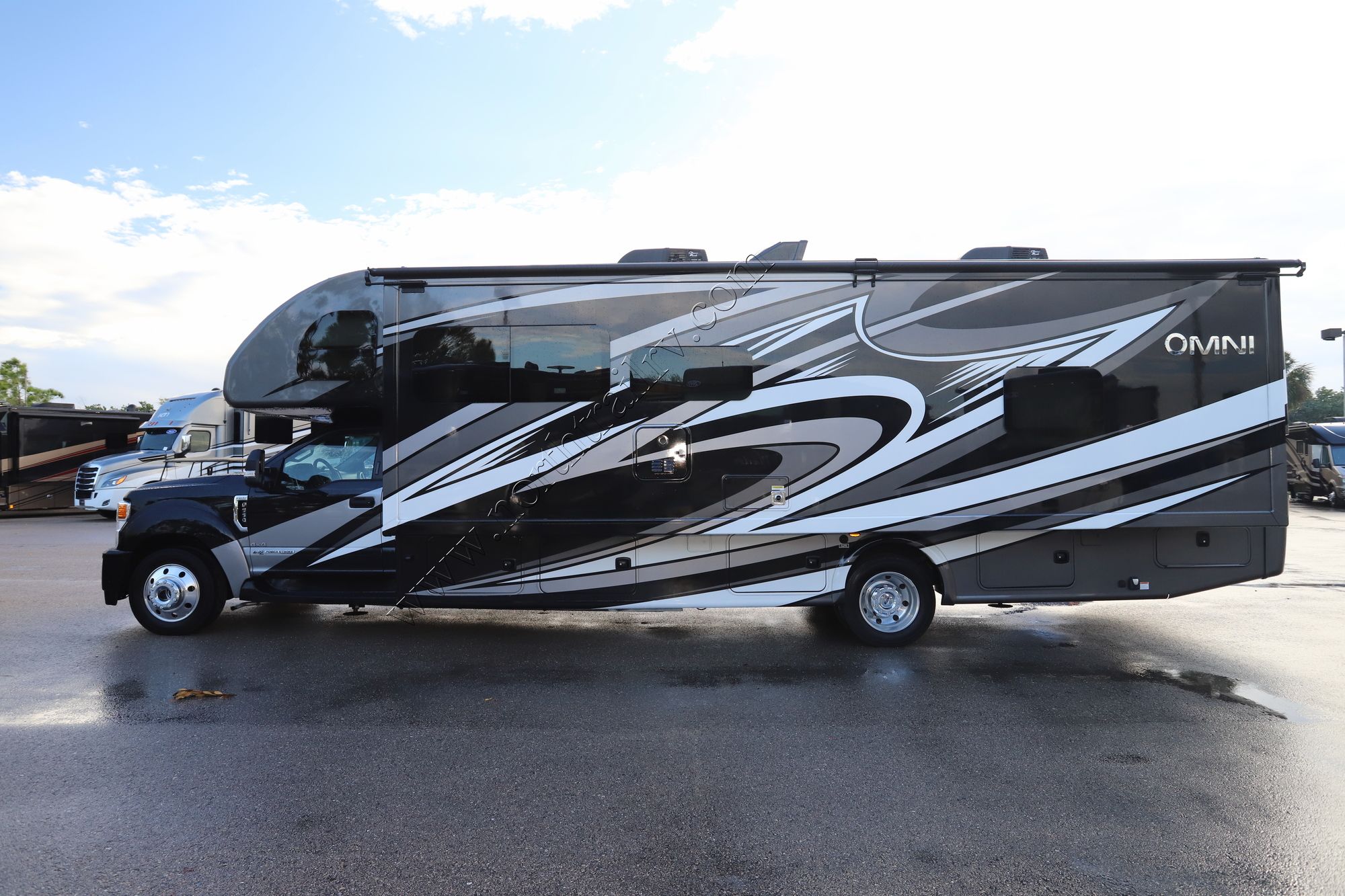 Used 2022 Thor Omni 34SV Class C  For Sale