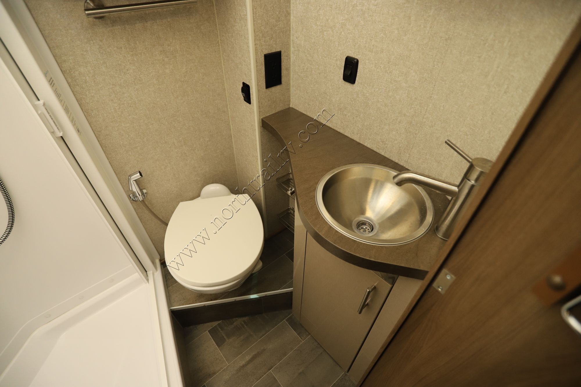 Used 2019 Winnebago Navion 24V Class C  For Sale