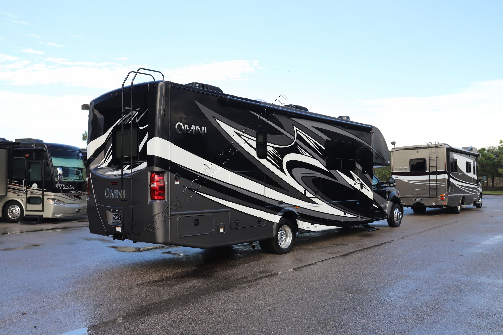 Used 2022 Thor Omni 34SV Class C  For Sale