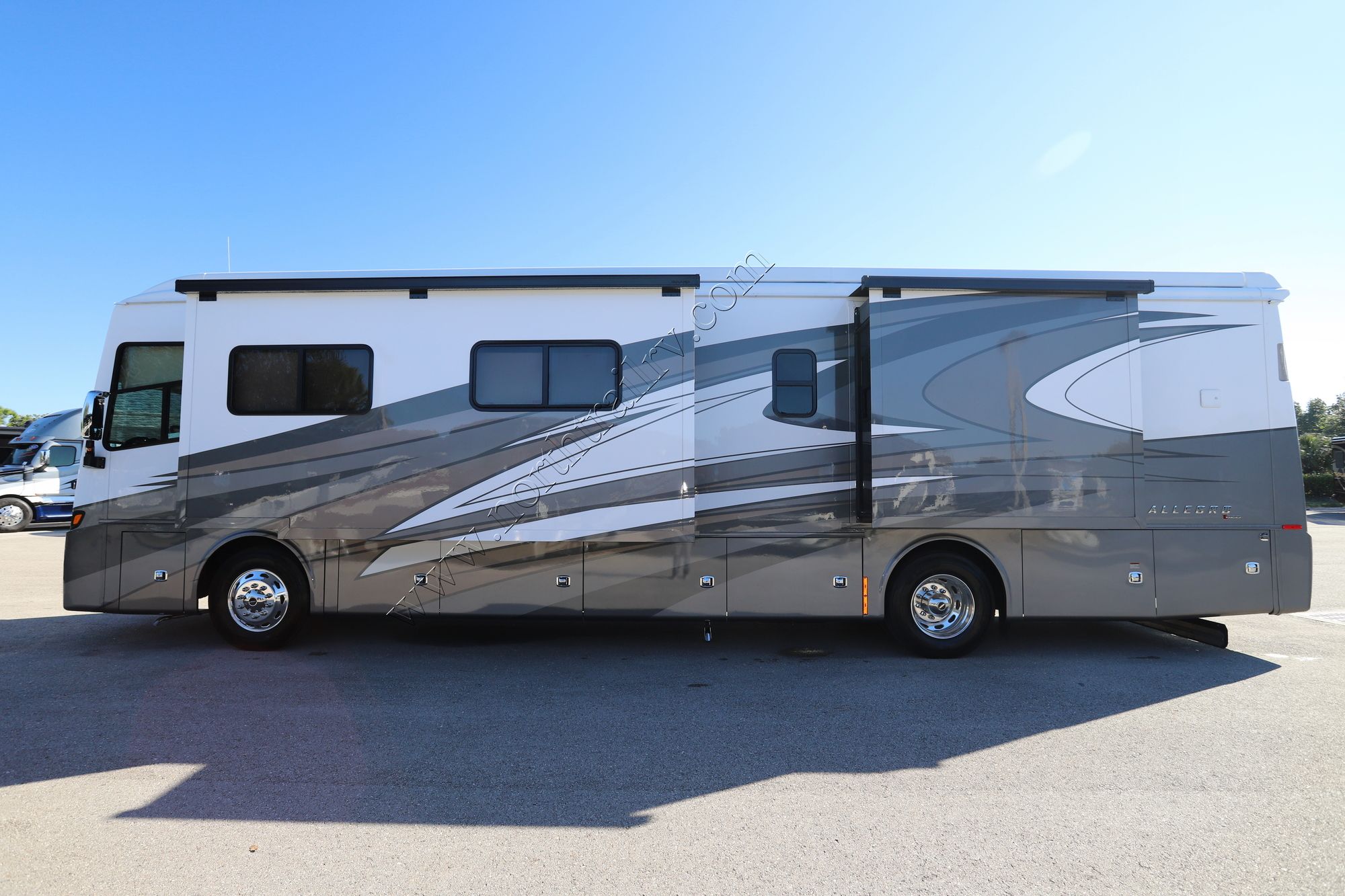 New 2022 Tiffin Motor Homes Allegro Red 38KA Class A  For Sale