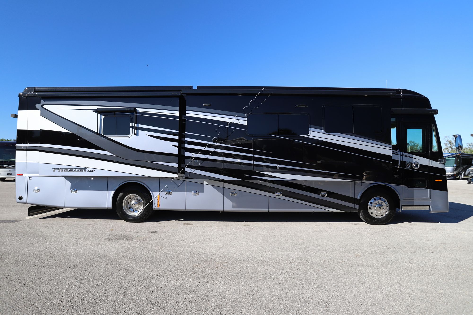 New 2022 Tiffin Motor Homes Phaeton 40IH Class A  For Sale