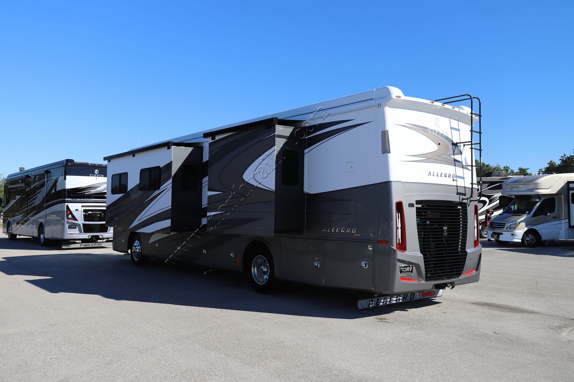 New 2022 Tiffin Motor Homes Allegro Red 38KA Class A  For Sale