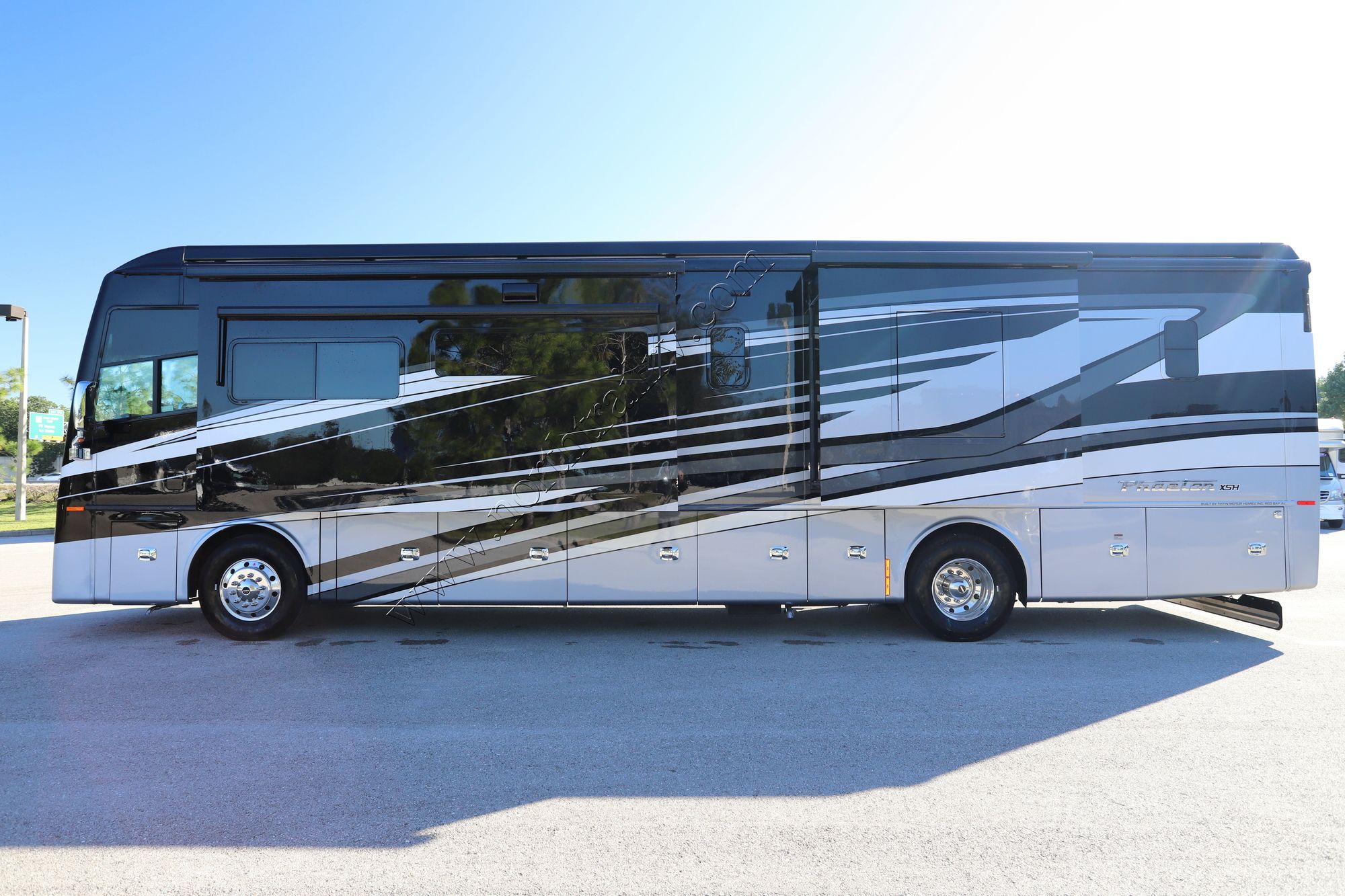 New 2022 Tiffin Motor Homes Phaeton 40IH Class A  For Sale