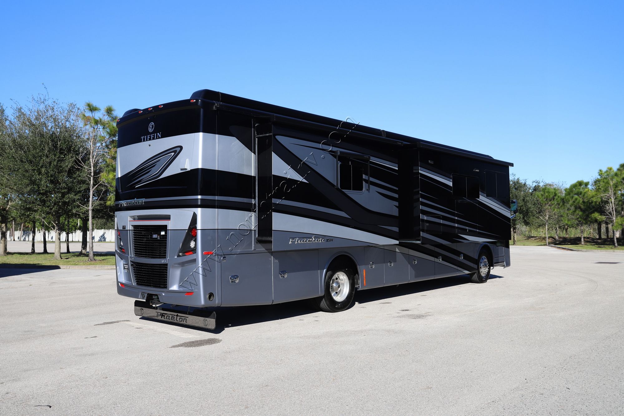 New 2022 Tiffin Motor Homes Phaeton 40IH Class A  For Sale