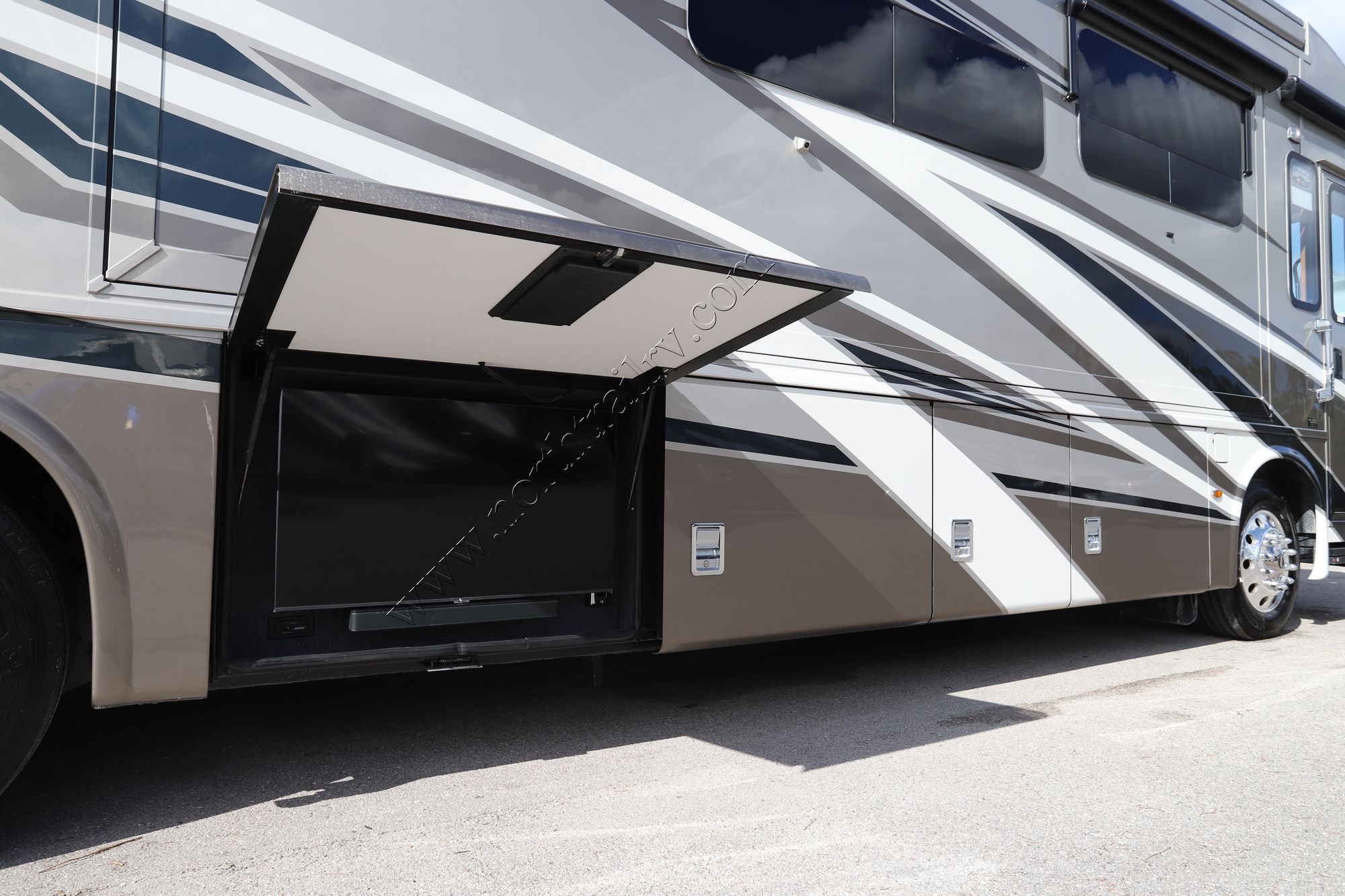 New 2022 Newmar Ventana 3717 Class A  For Sale