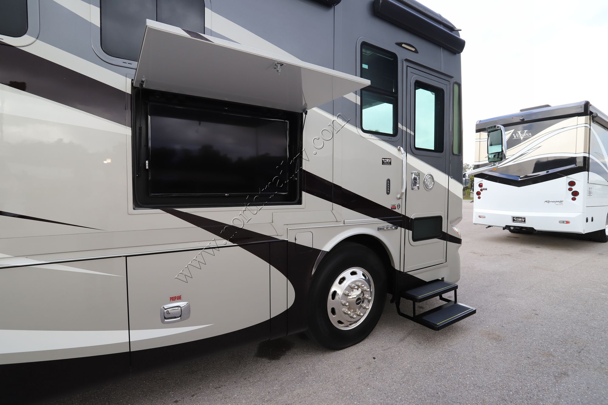 Used 2017 Tiffin Motor Homes Phaeton 36GH Class A  For Sale