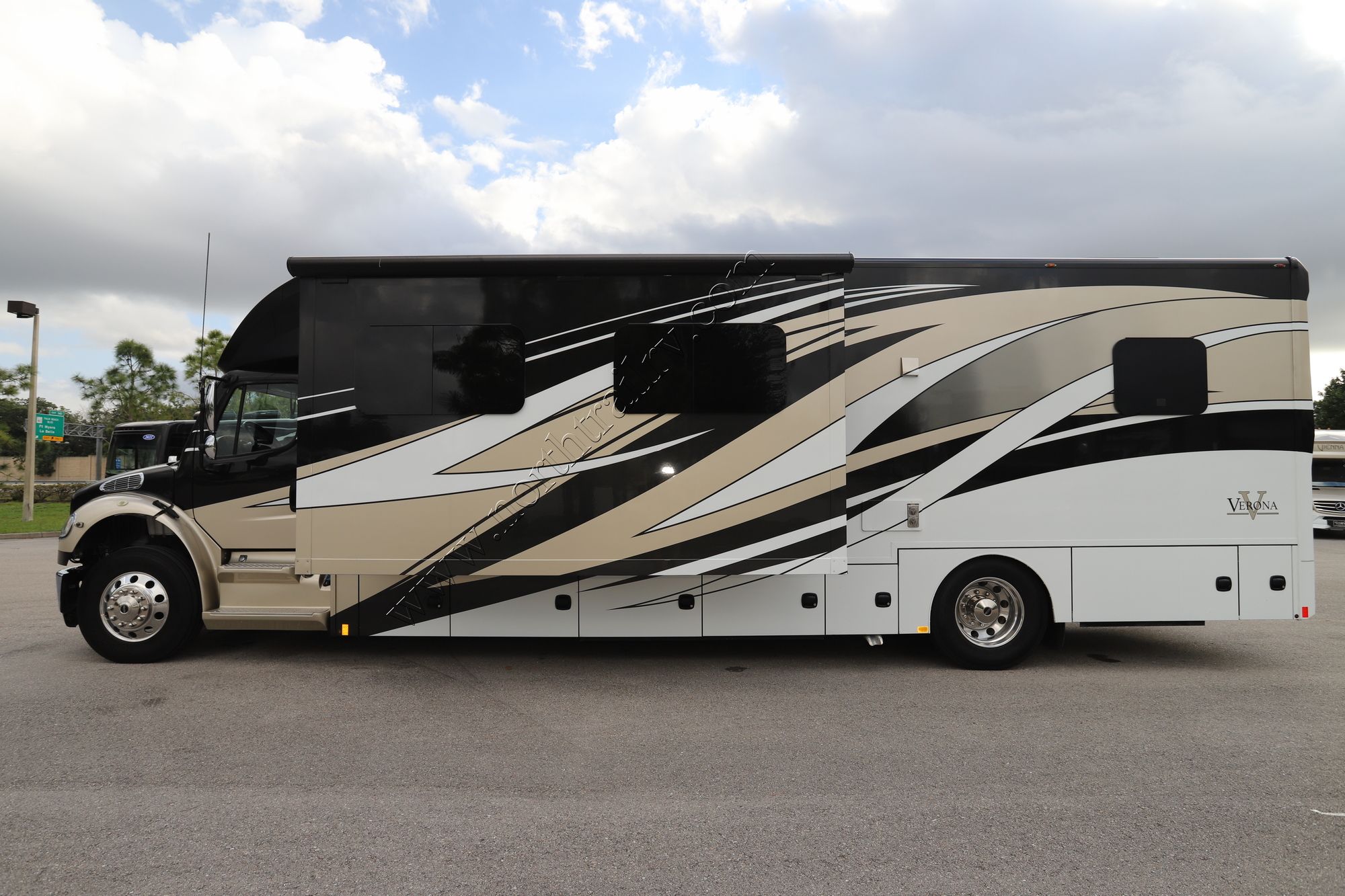 Used 2019 Renegade Rv Verona 36VSB Super C  For Sale