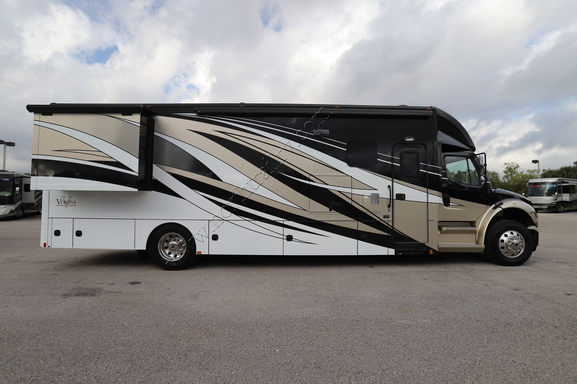 Used 2019 Renegade Rv Verona 36VSB Super C  For Sale