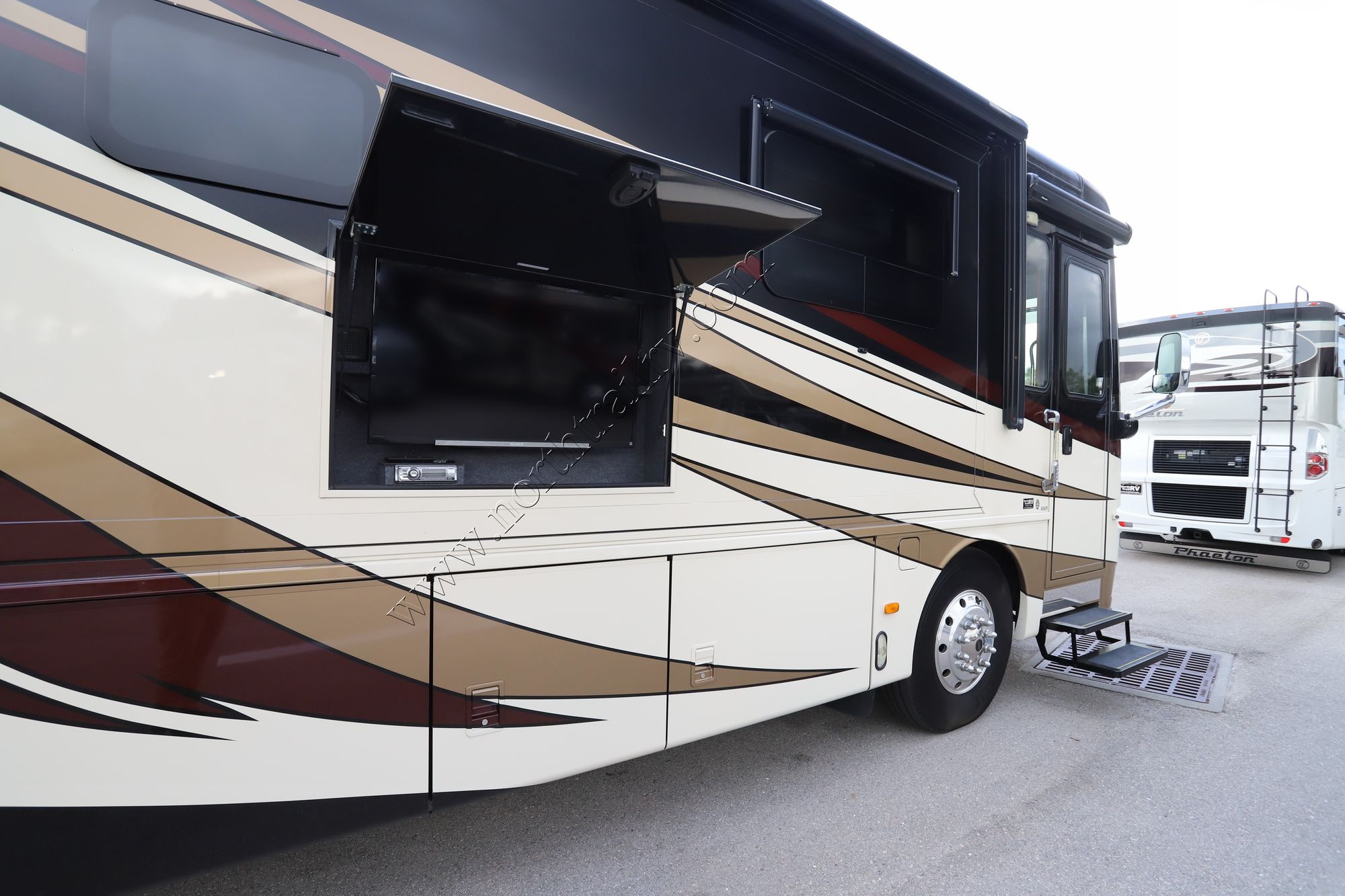 Used 2014 Newmar Dutch Star 4369 Class A  For Sale