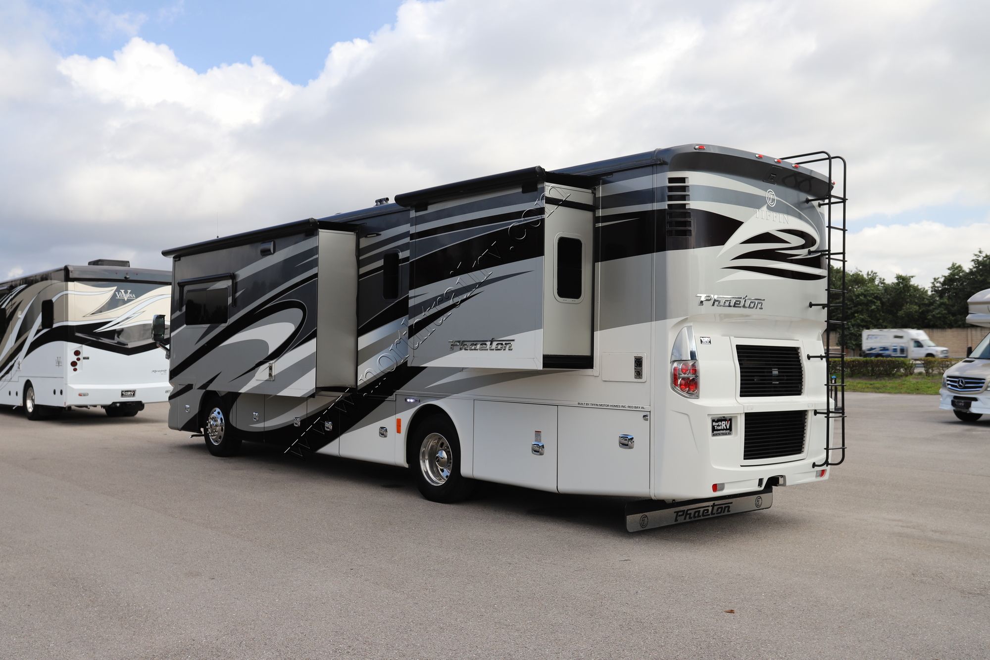 Used 2017 Tiffin Motor Homes Phaeton 36GH Class A  For Sale