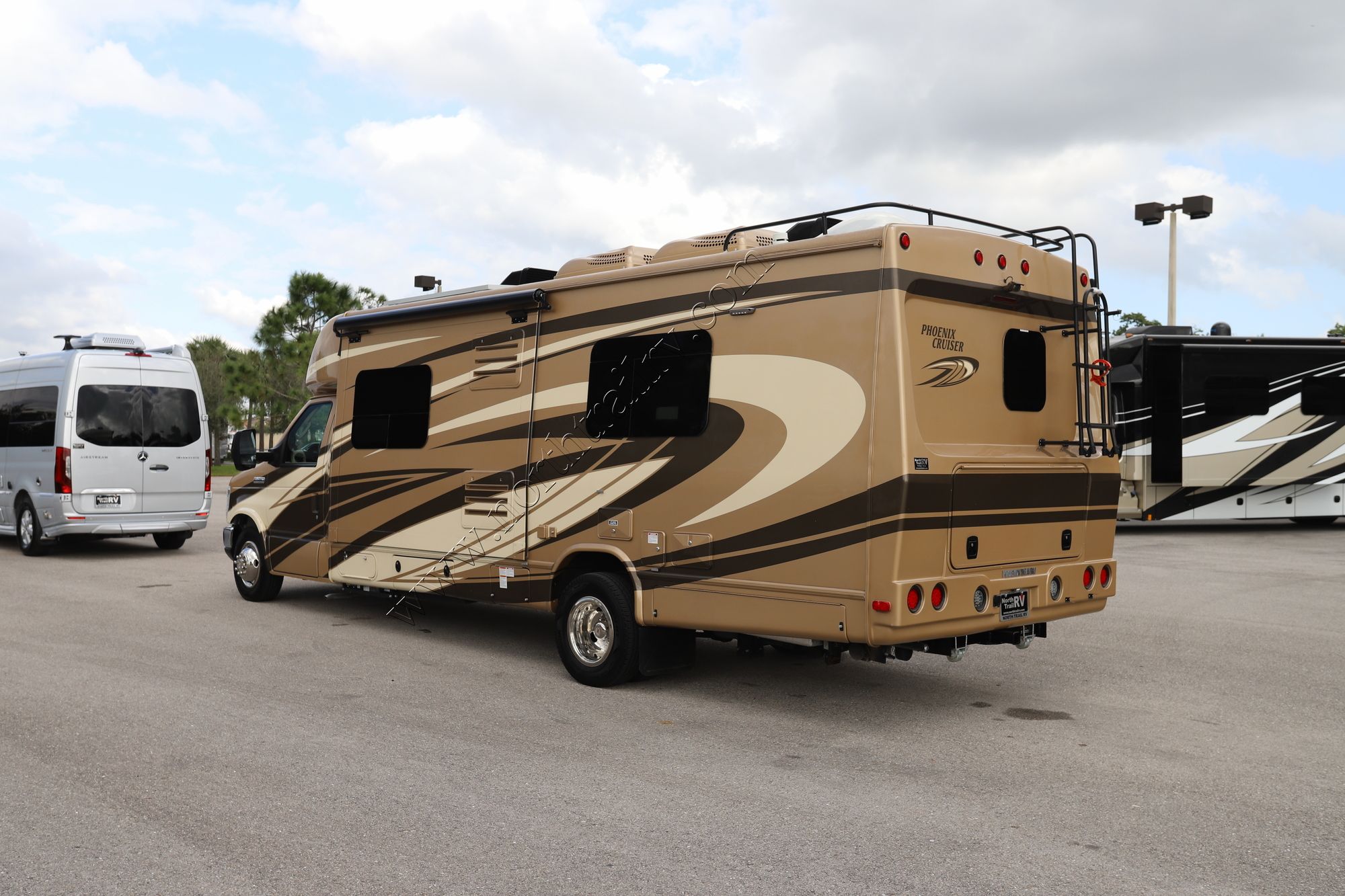 Used 2021 Phoenix Cruiser 2552 Class C  For Sale