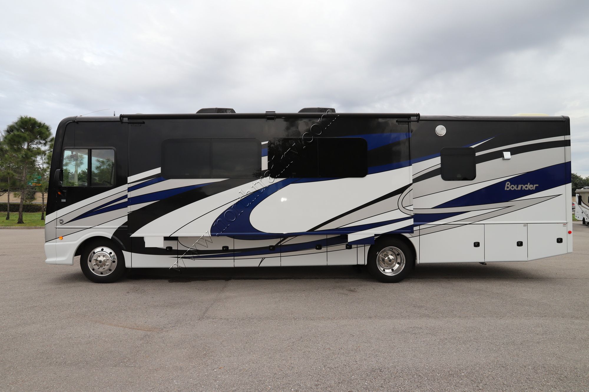 Used 2020 Fleetwood Bounder 35K Class A  For Sale