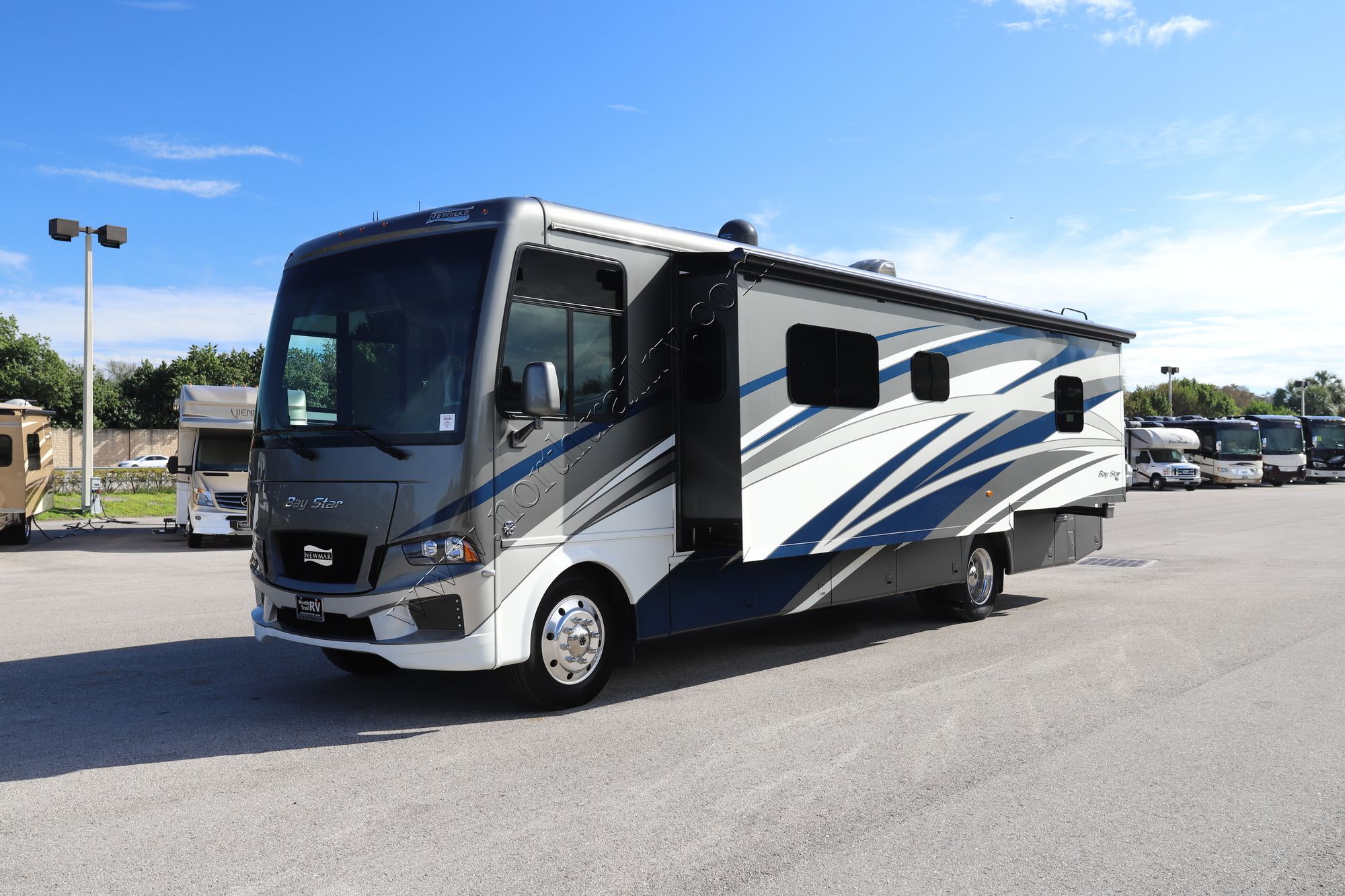 Used 2020 Newmar Bay Star 3408 Class A  For Sale