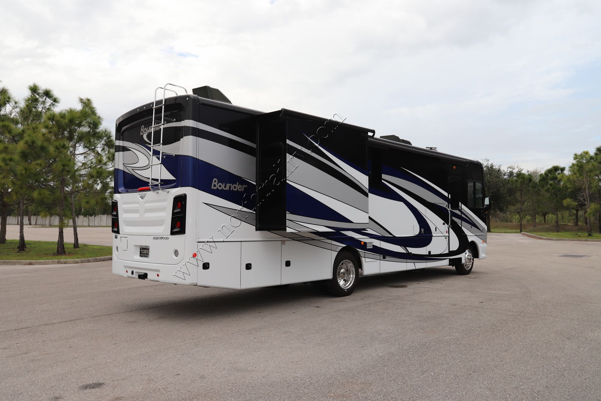 Used 2020 Fleetwood Bounder 35K Class A  For Sale