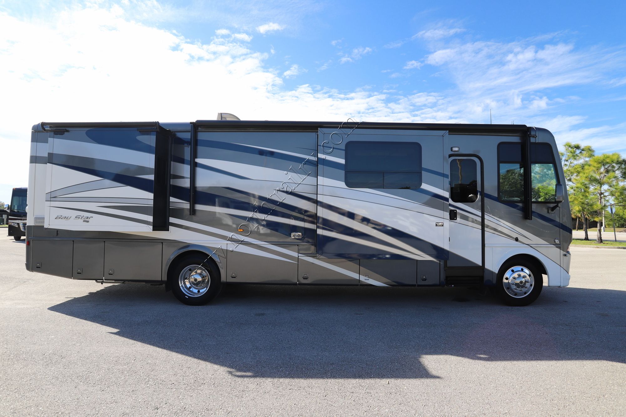 Used 2020 Newmar Bay Star 3408 Class A  For Sale