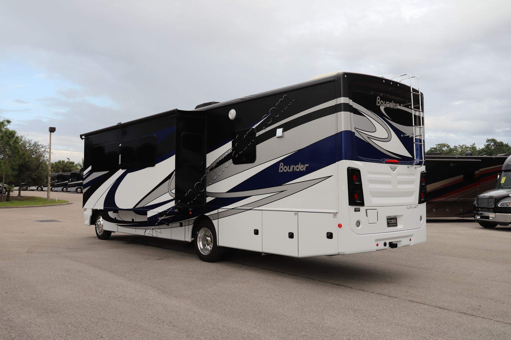 Used 2020 Fleetwood Bounder 35K Class A  For Sale