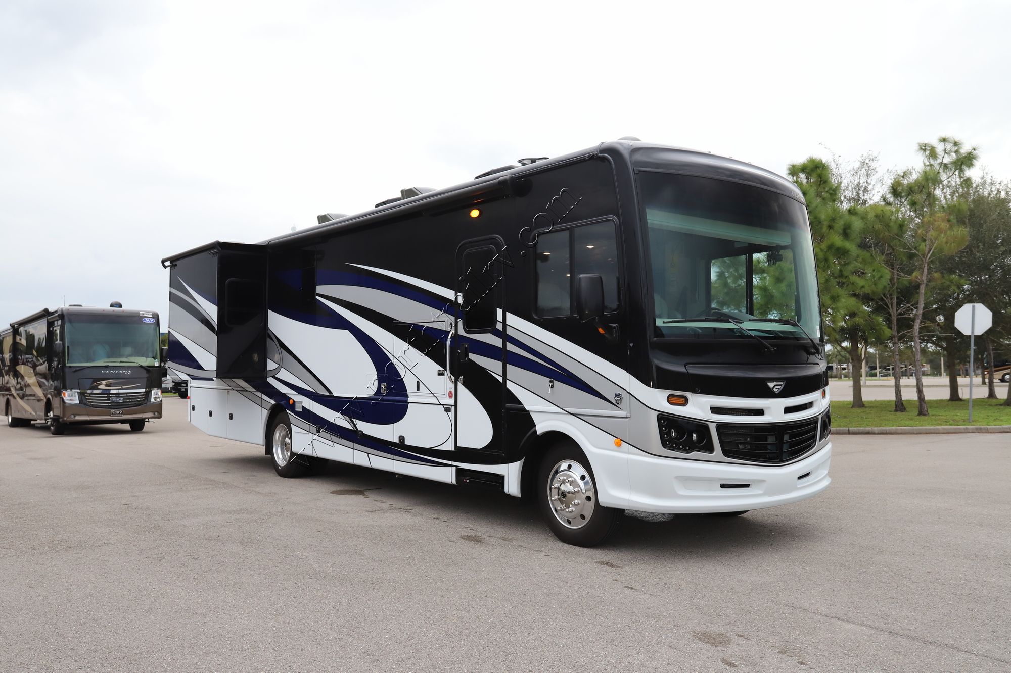 Used 2020 Fleetwood Bounder 35K Class A  For Sale