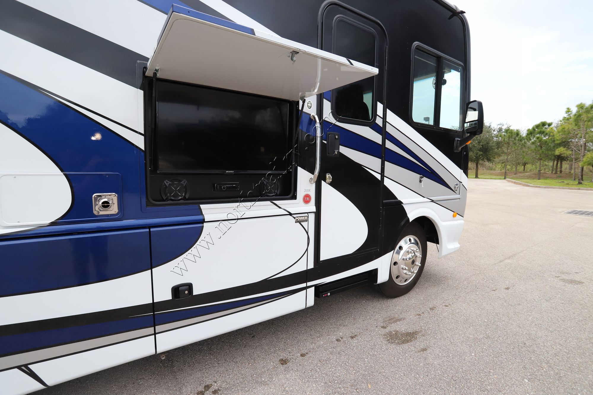 Used 2020 Fleetwood Bounder 35K Class A  For Sale