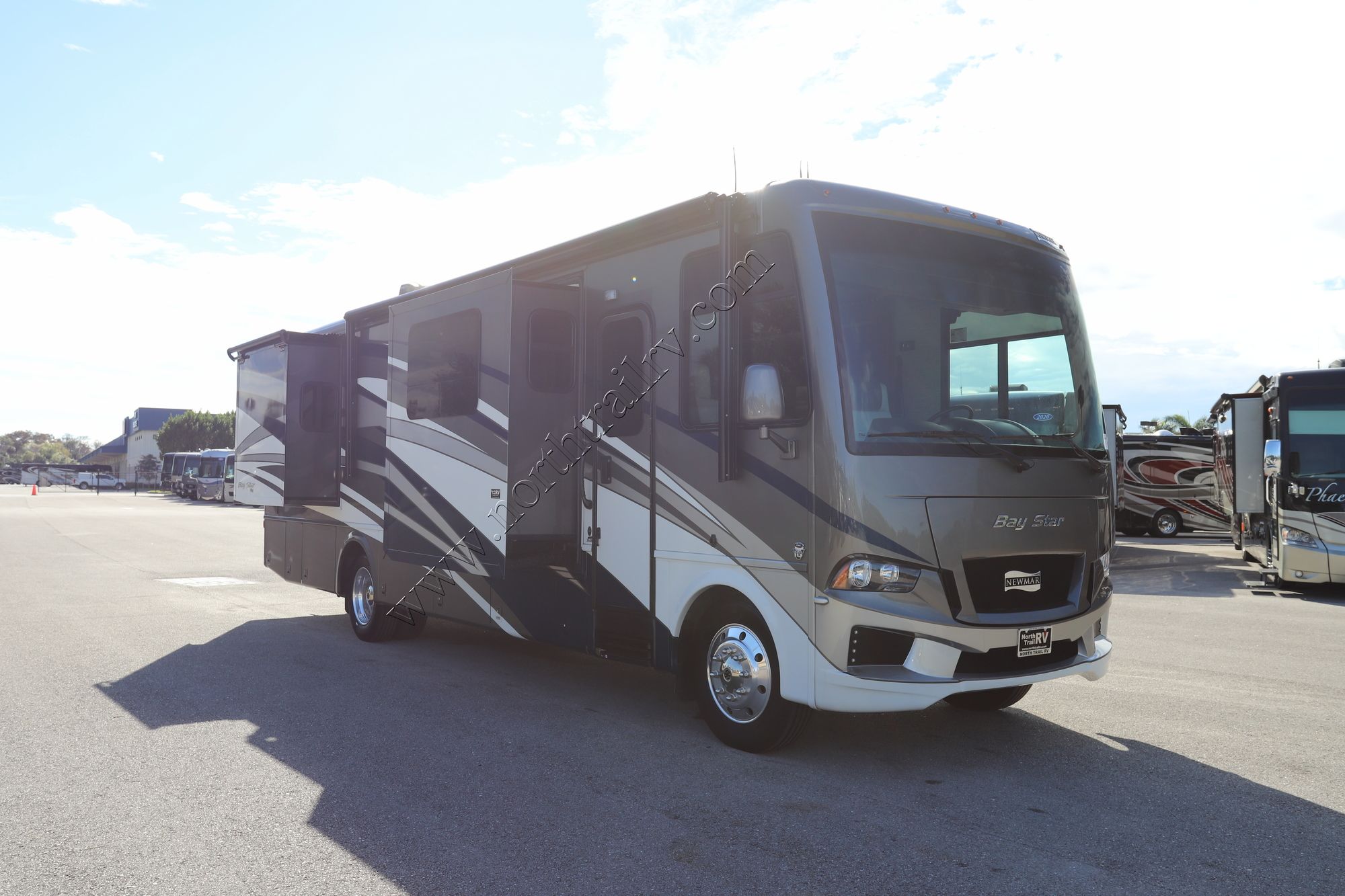 Used 2020 Newmar Bay Star 3408 Class A  For Sale