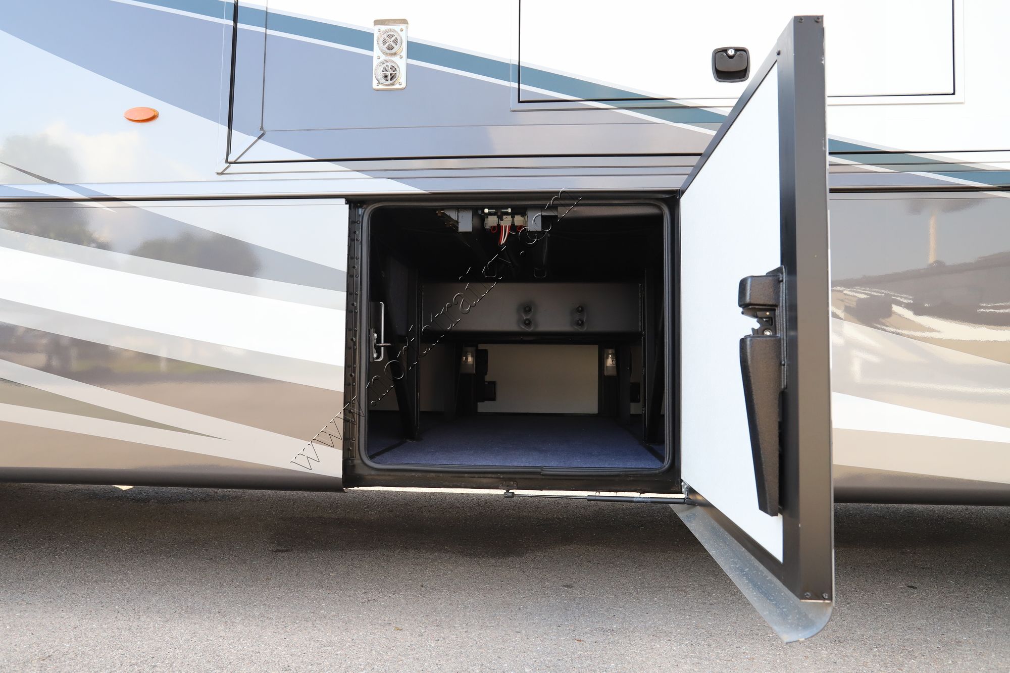 Used 2019 Newmar Ventana Le 4037 Class A  For Sale