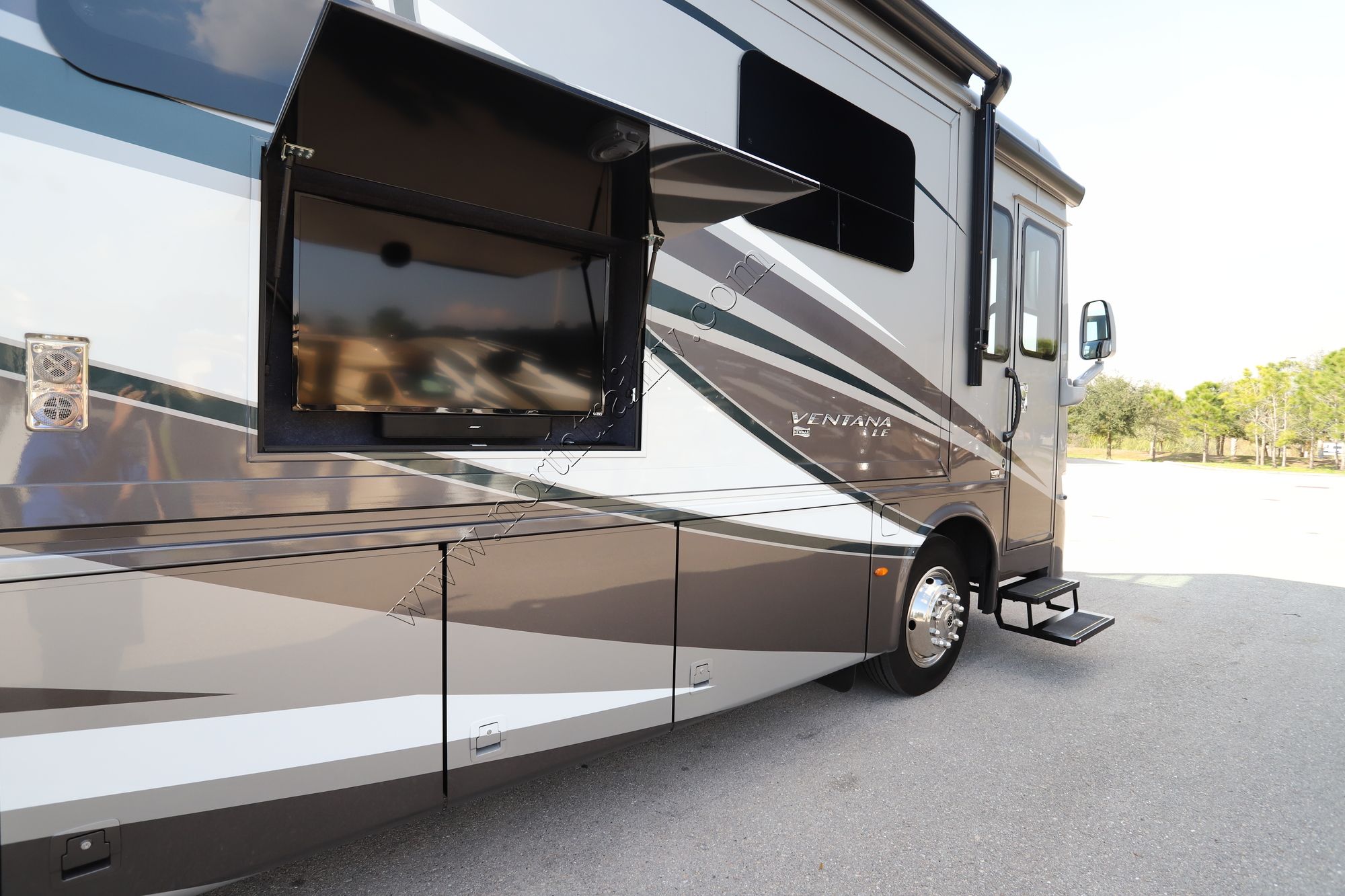 Used 2019 Newmar Ventana Le 4037 Class A  For Sale