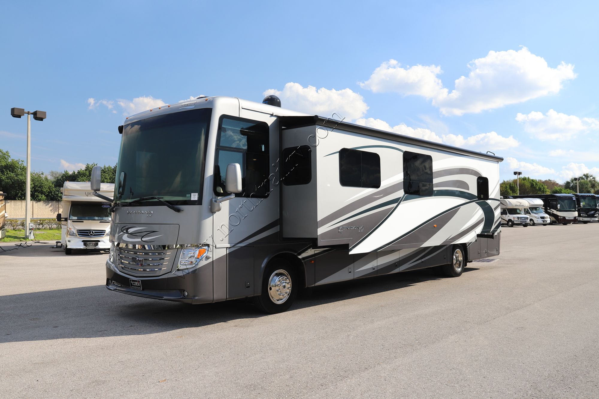 Used 2019 Newmar Ventana Le 4037 Class A  For Sale