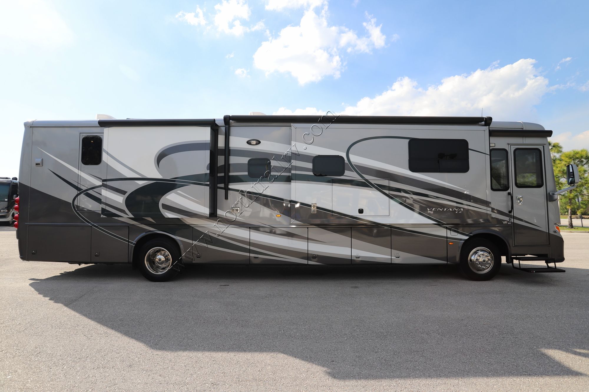 Used 2019 Newmar Ventana Le 4037 Class A  For Sale