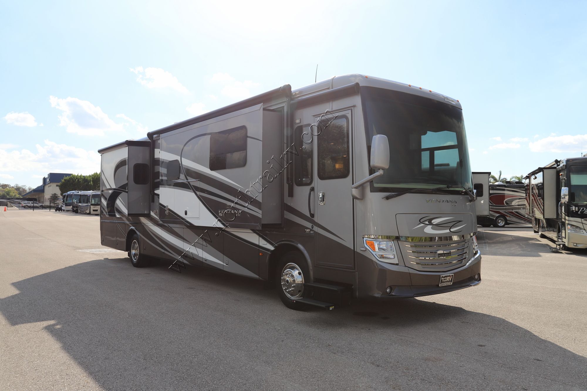 Used 2019 Newmar Ventana Le 4037 Class A  For Sale