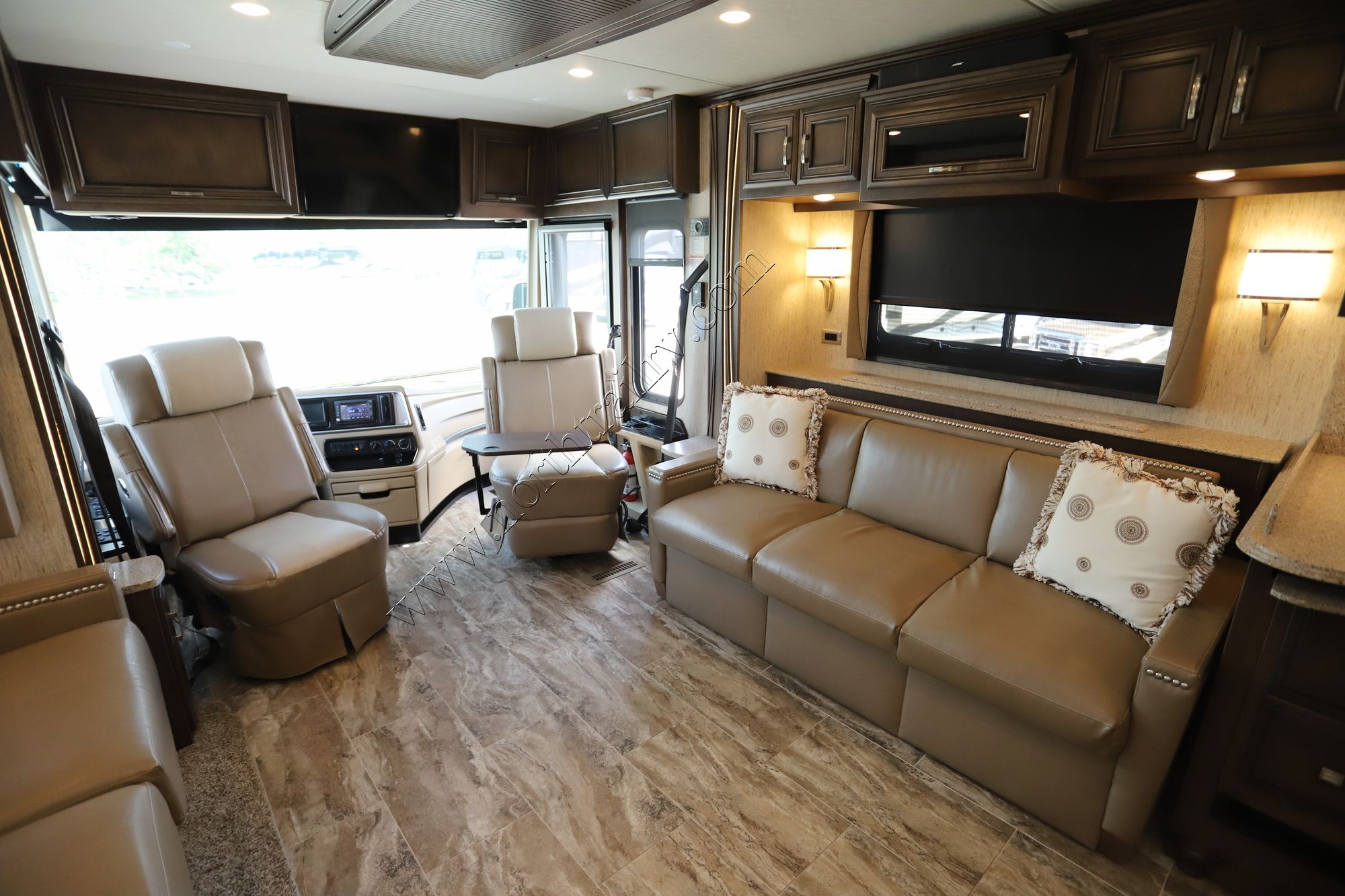 Used 2019 Newmar Ventana Le 4037 Class A  For Sale