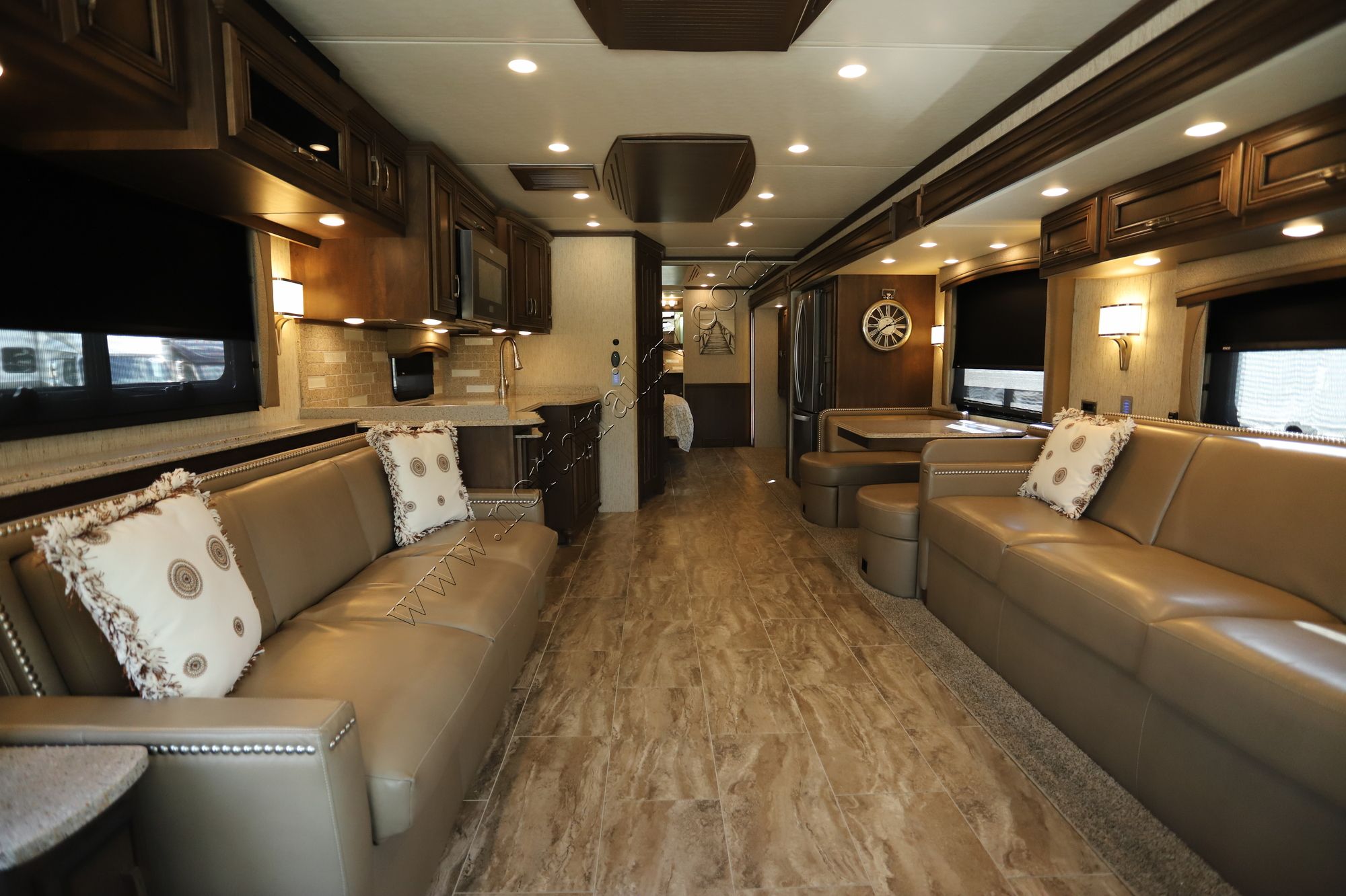 Used 2019 Newmar Ventana Le 4037 Class A  For Sale