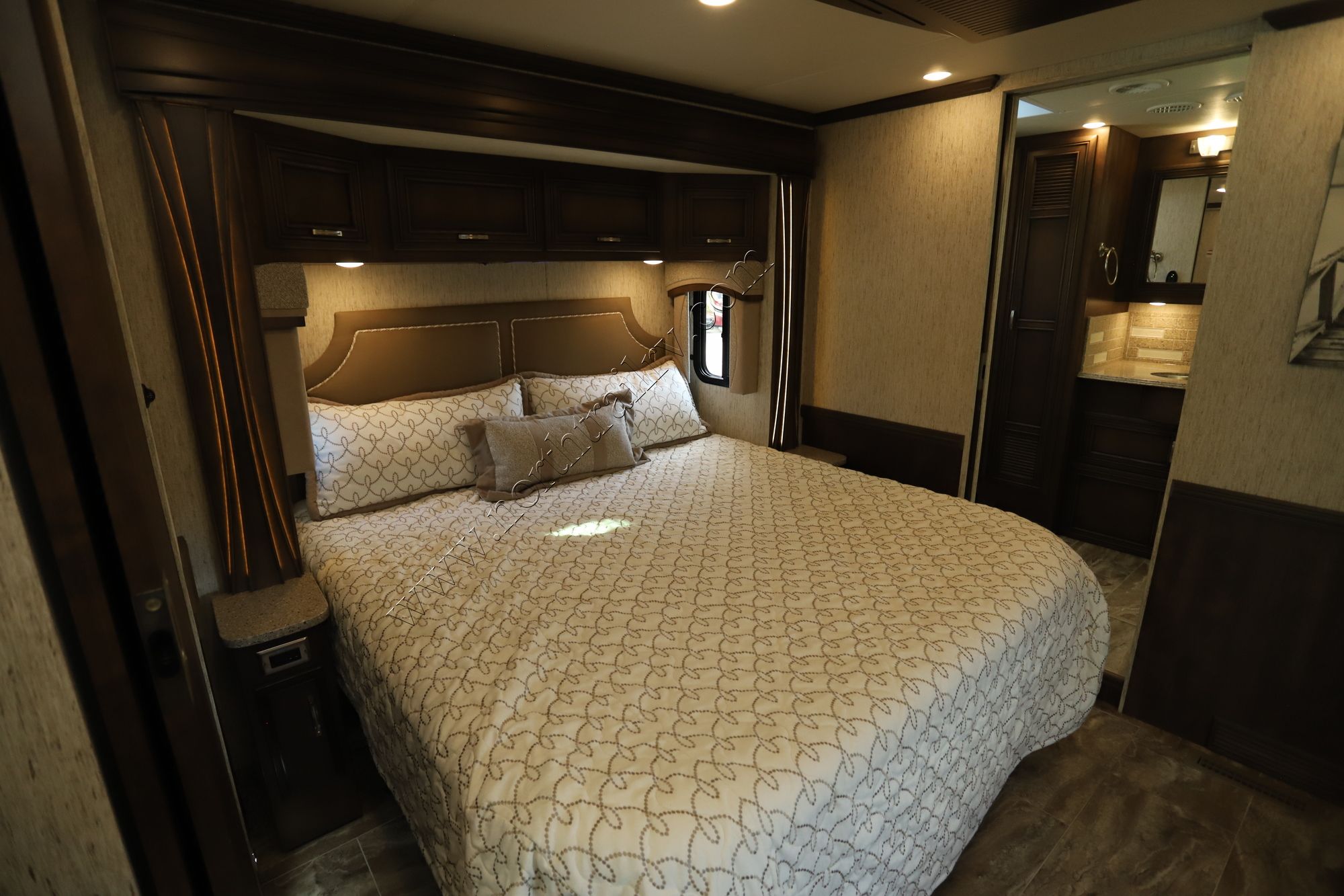 Used 2019 Newmar Ventana Le 4037 Class A  For Sale