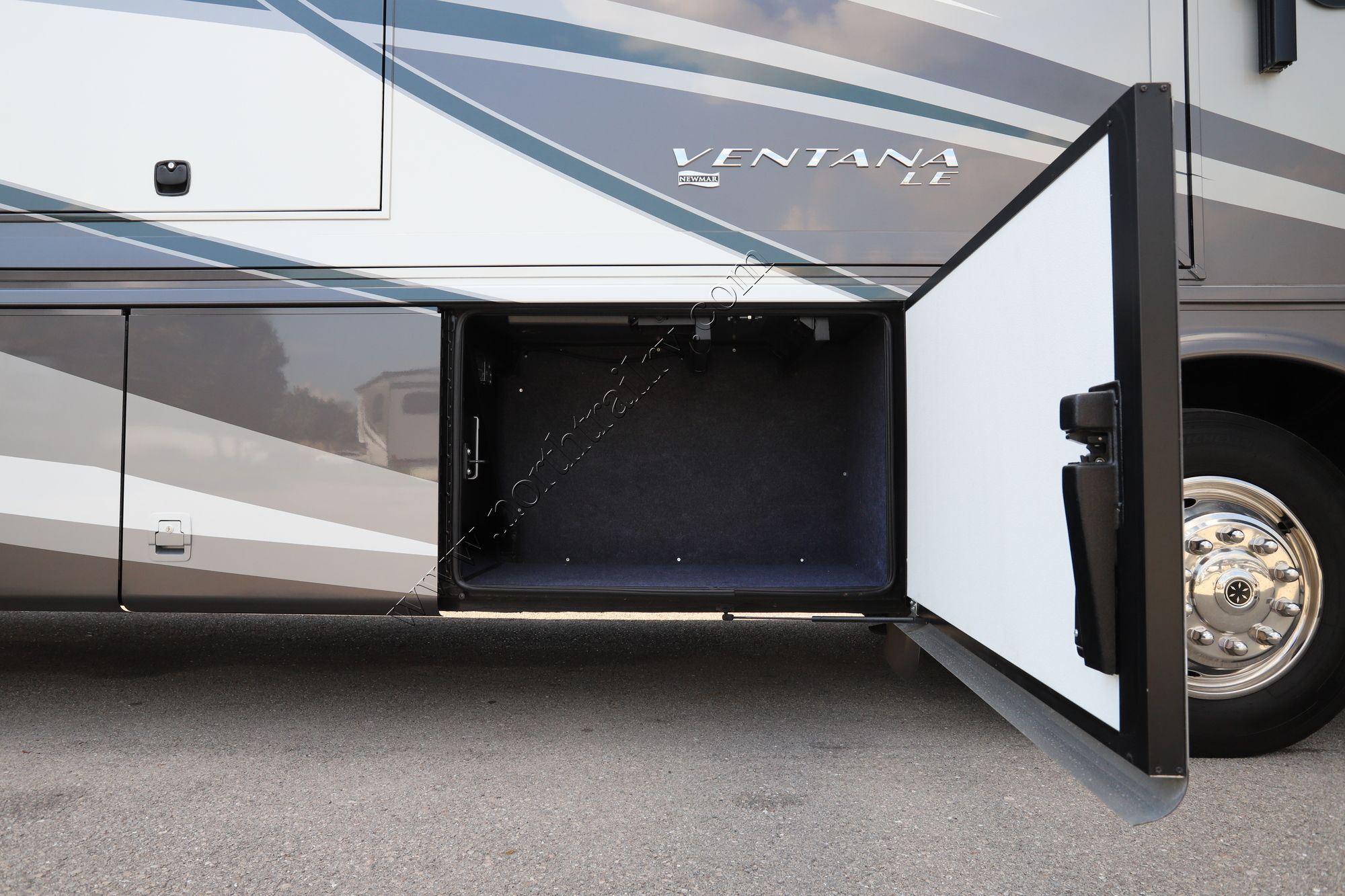 Used 2019 Newmar Ventana Le 4037 Class A  For Sale